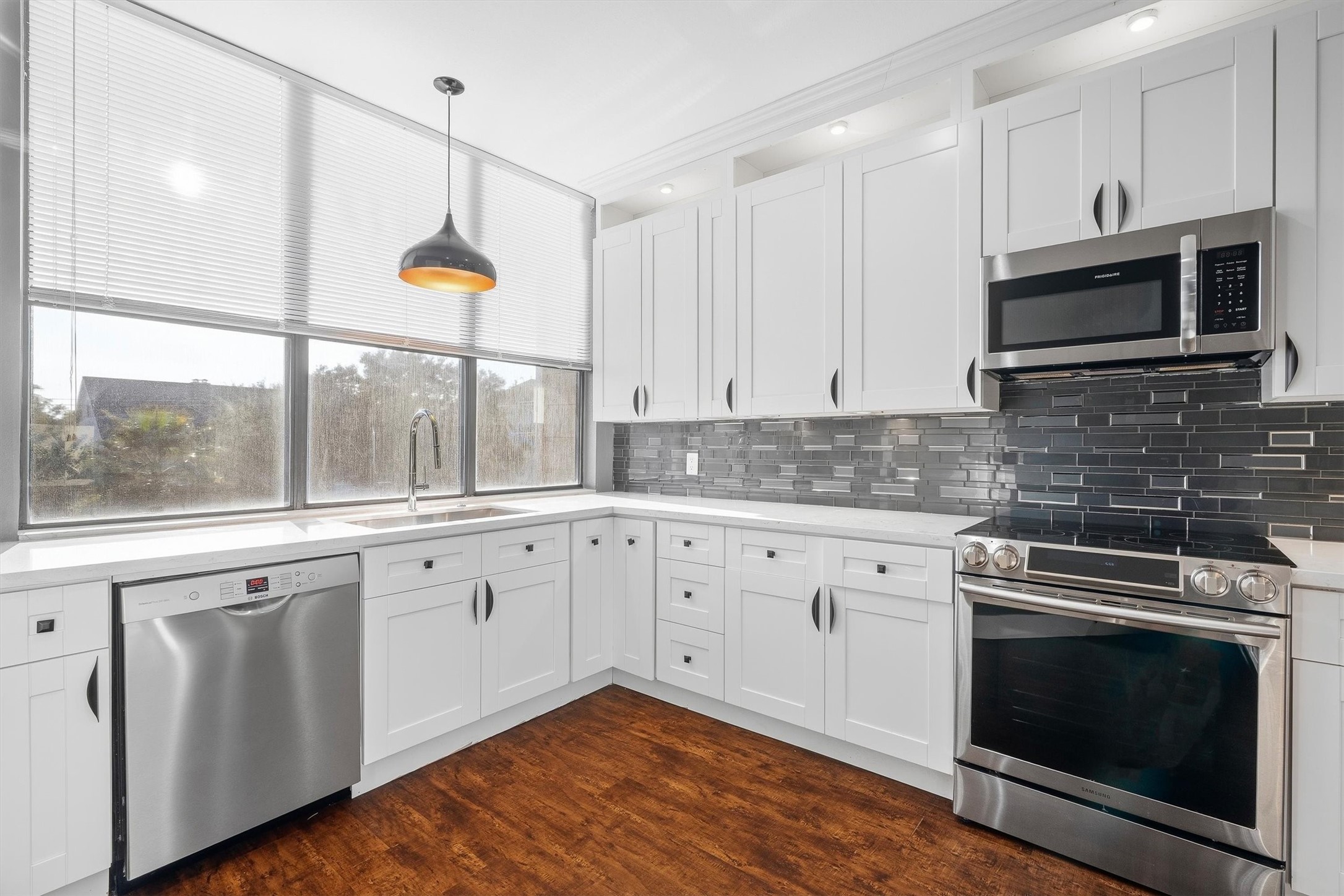 18217 Sandy Cove Property Photo 12