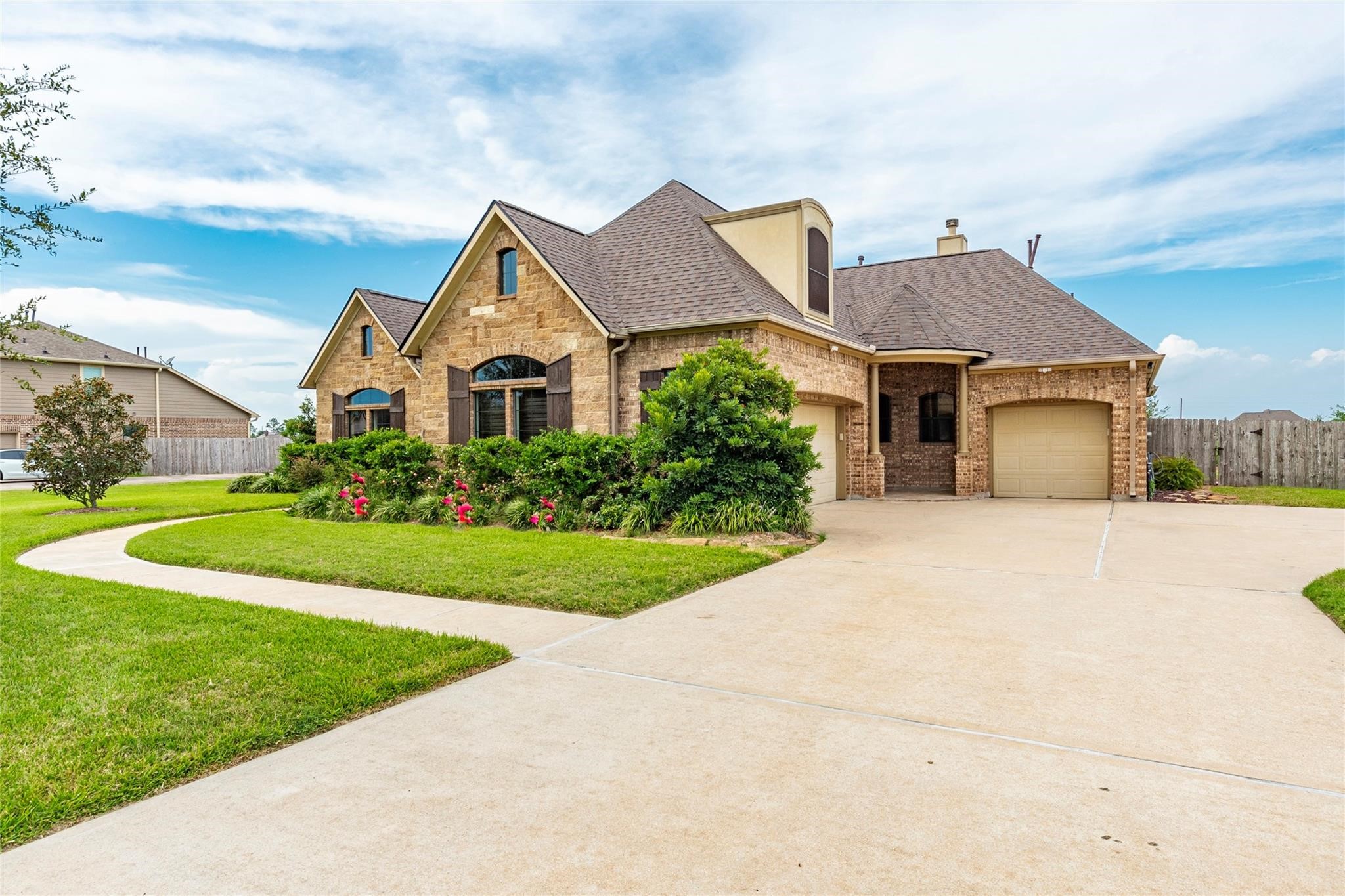 4827 Magnolia Bend Drive Property Photo 1