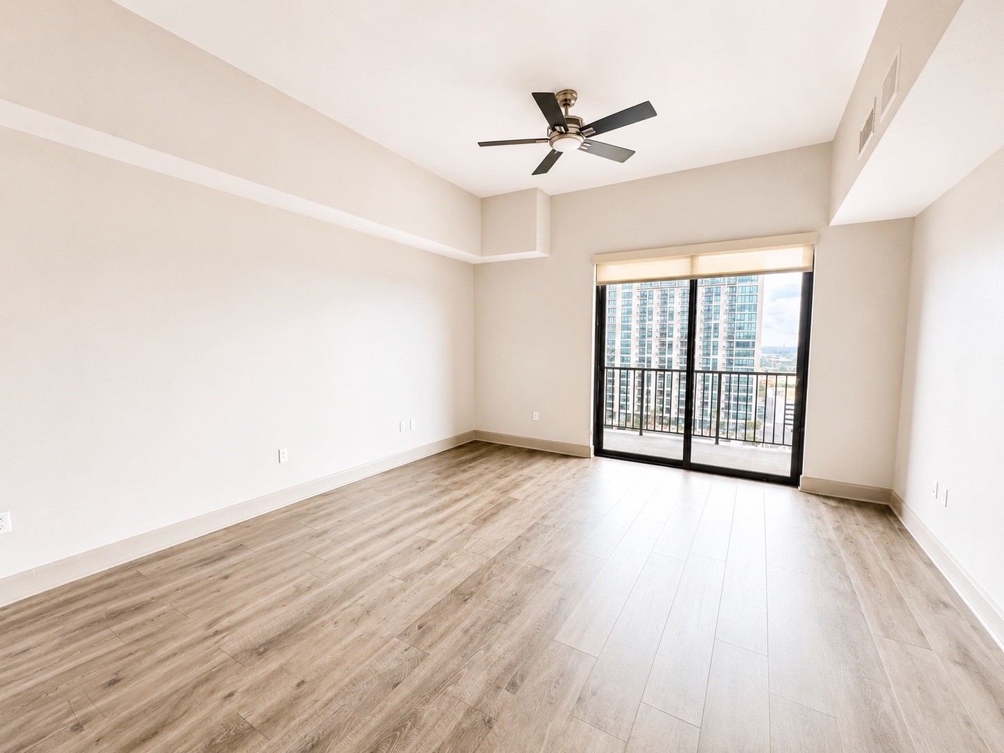 9787 Katy Freeway 1611 Property Photo 2