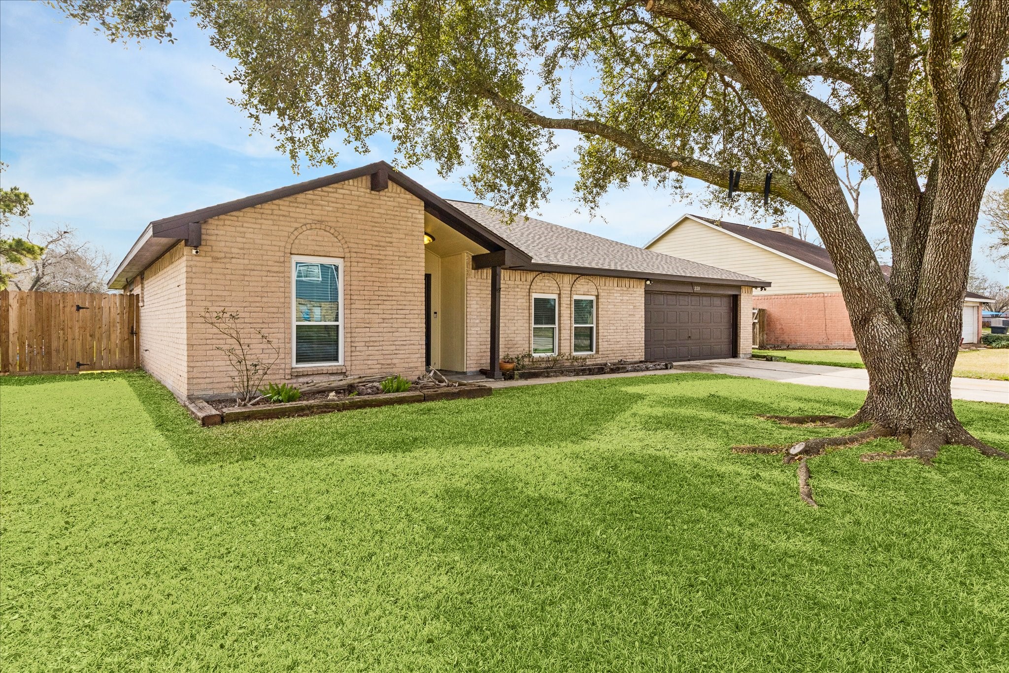 320 Creek Bend Drive Property Photo 2