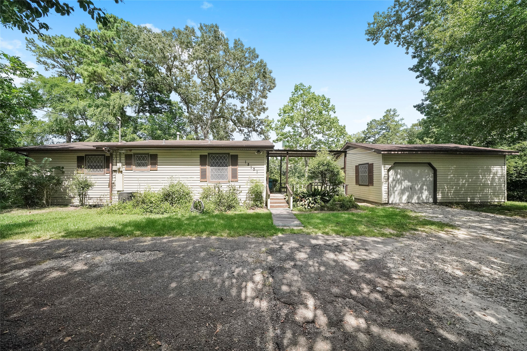 18121 Atkinson Lane Property Photo 2