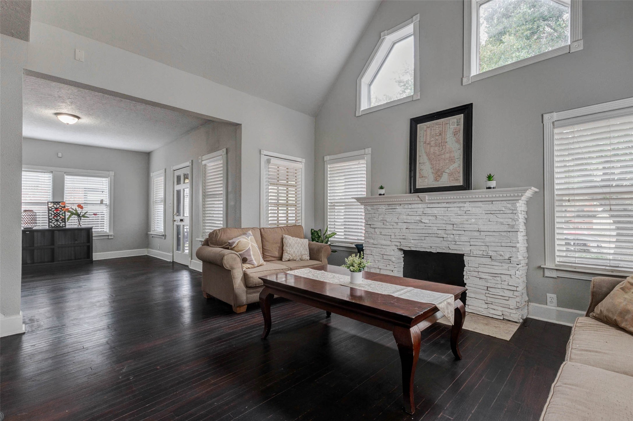2410 Cleburne Street Property Photo 1