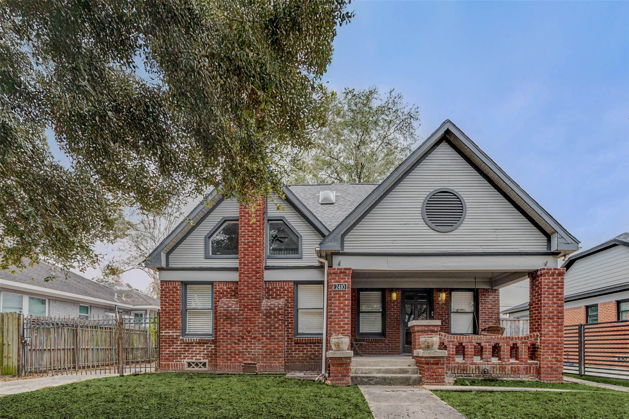 2410 Cleburne Street Property Photo 2