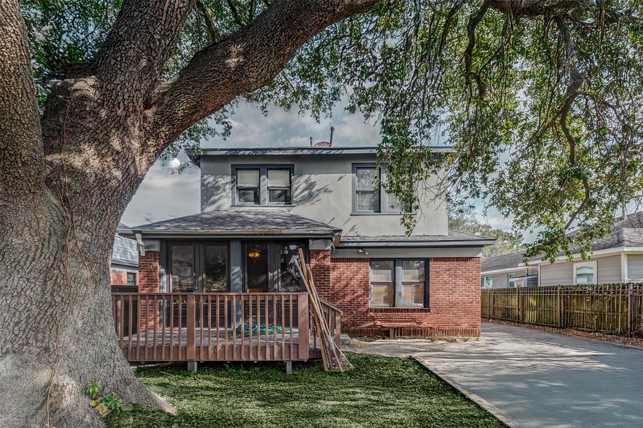 2410 Cleburne Street Property Photo 6