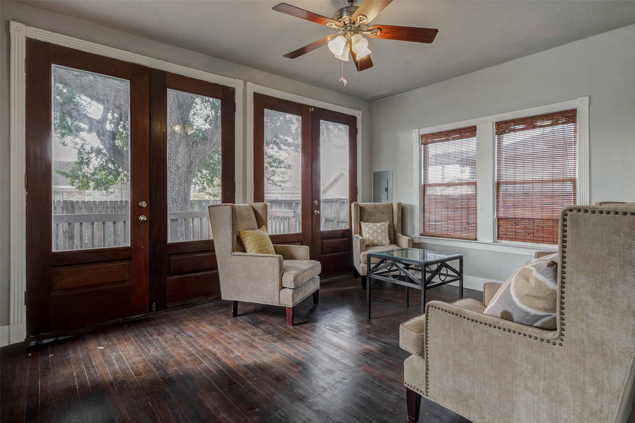 2410 Cleburne Street Property Photo 8