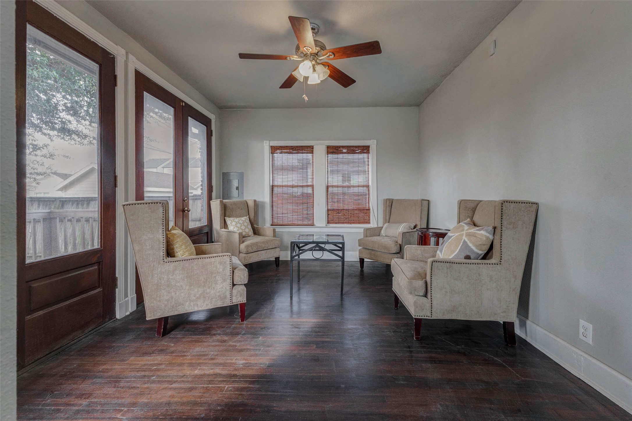 2410 Cleburne Street Property Photo 9