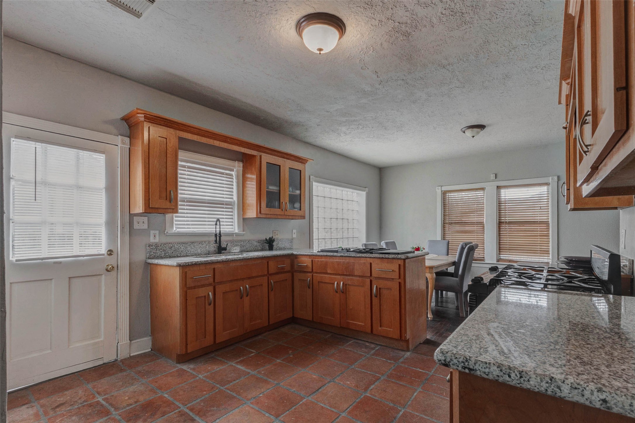 2410 Cleburne Street Property Photo 12