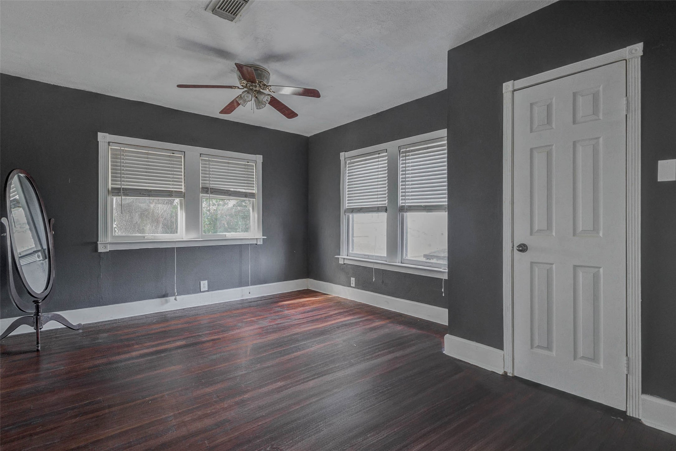 2410 Cleburne Street Property Photo 18