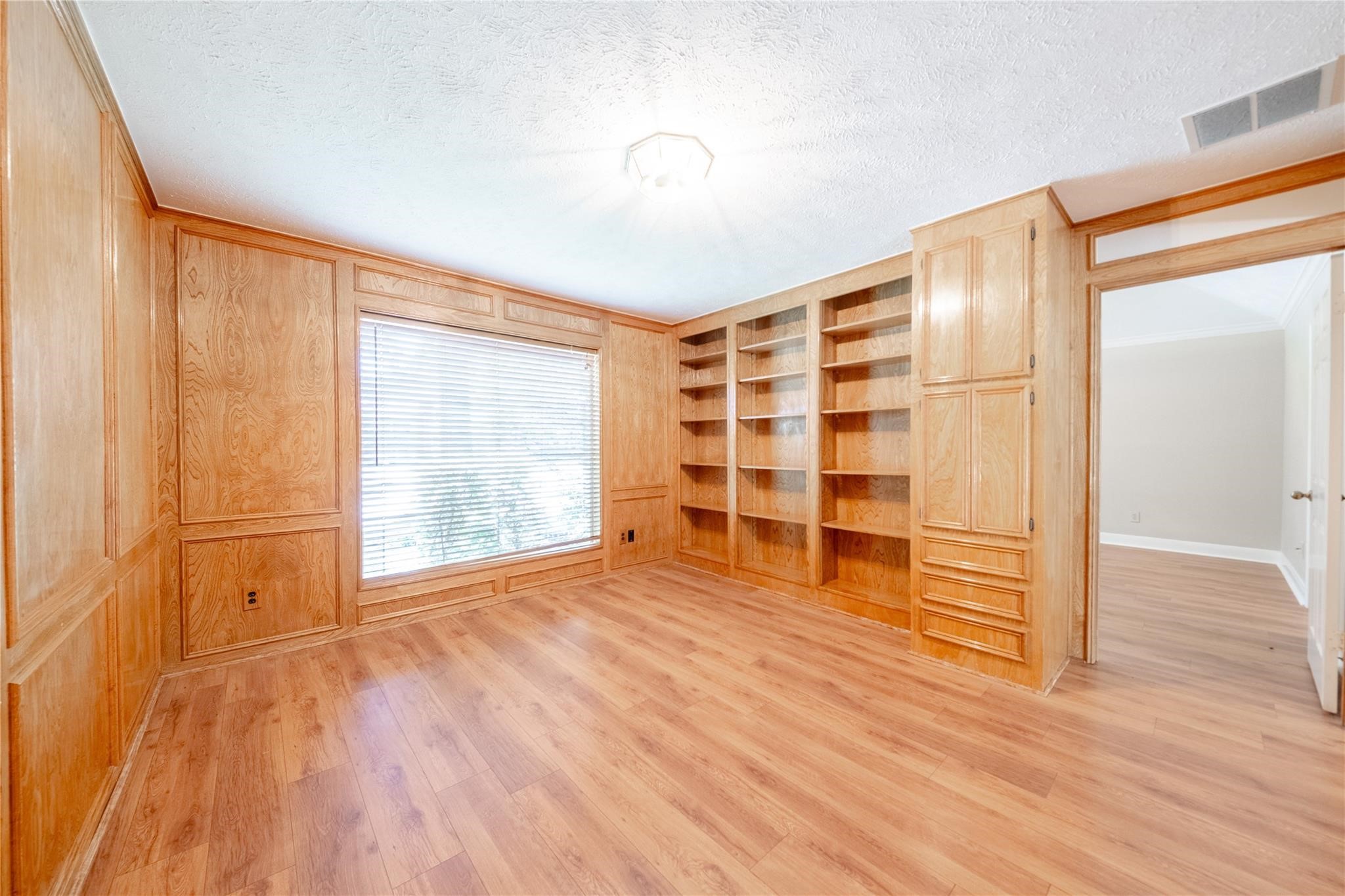 9107 Pine Stream Court Property Photo 2