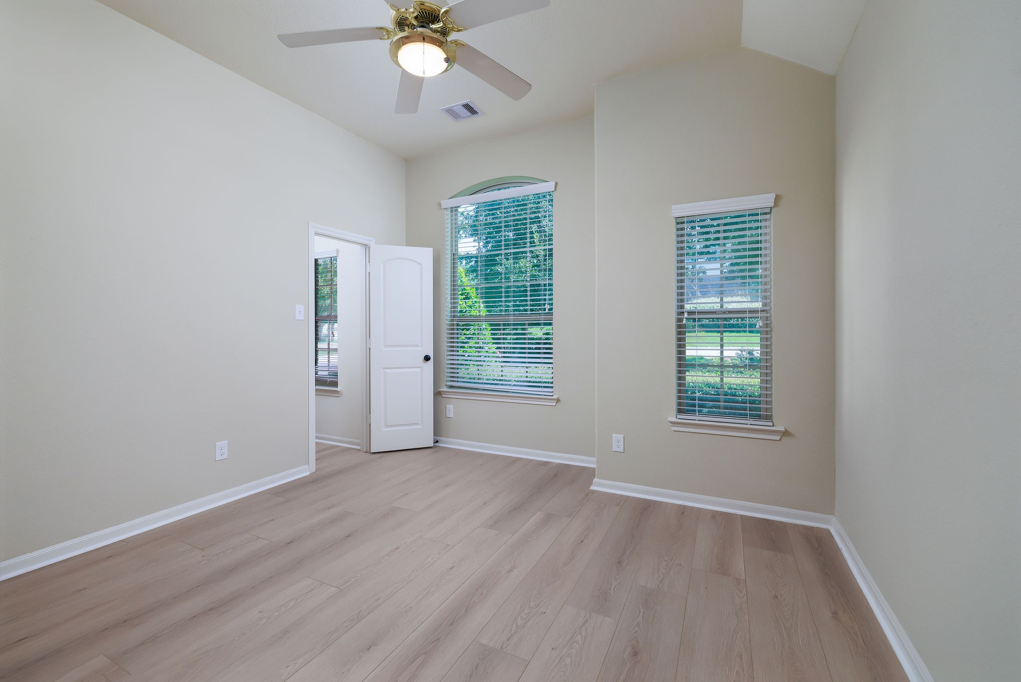 3573 Falcon Way Property Photo 21