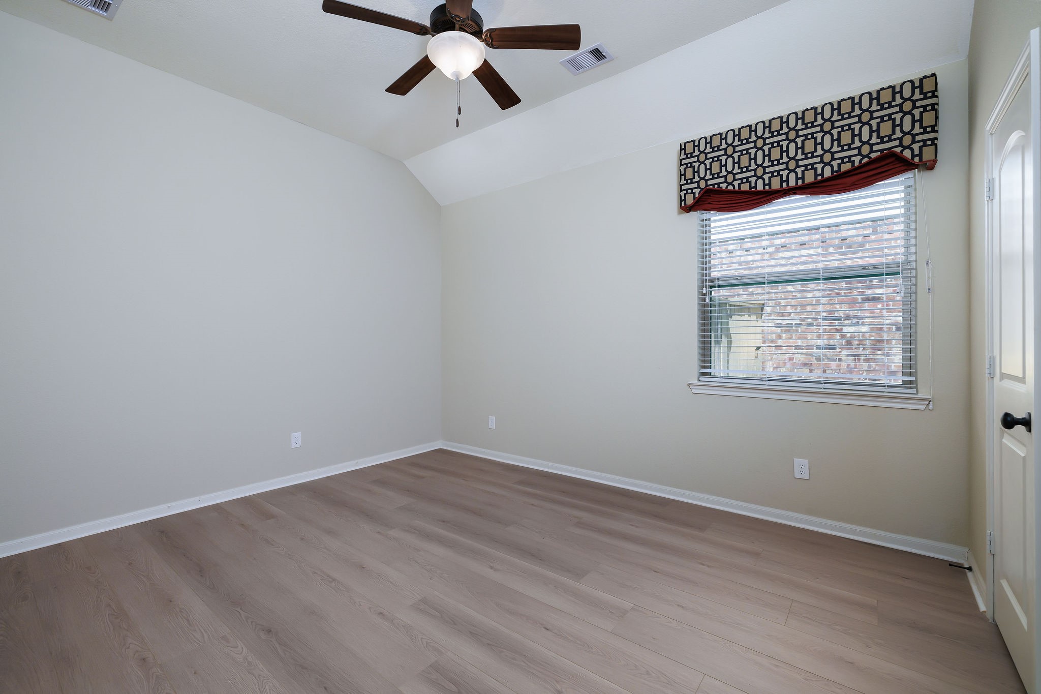 3573 Falcon Way Property Photo 23