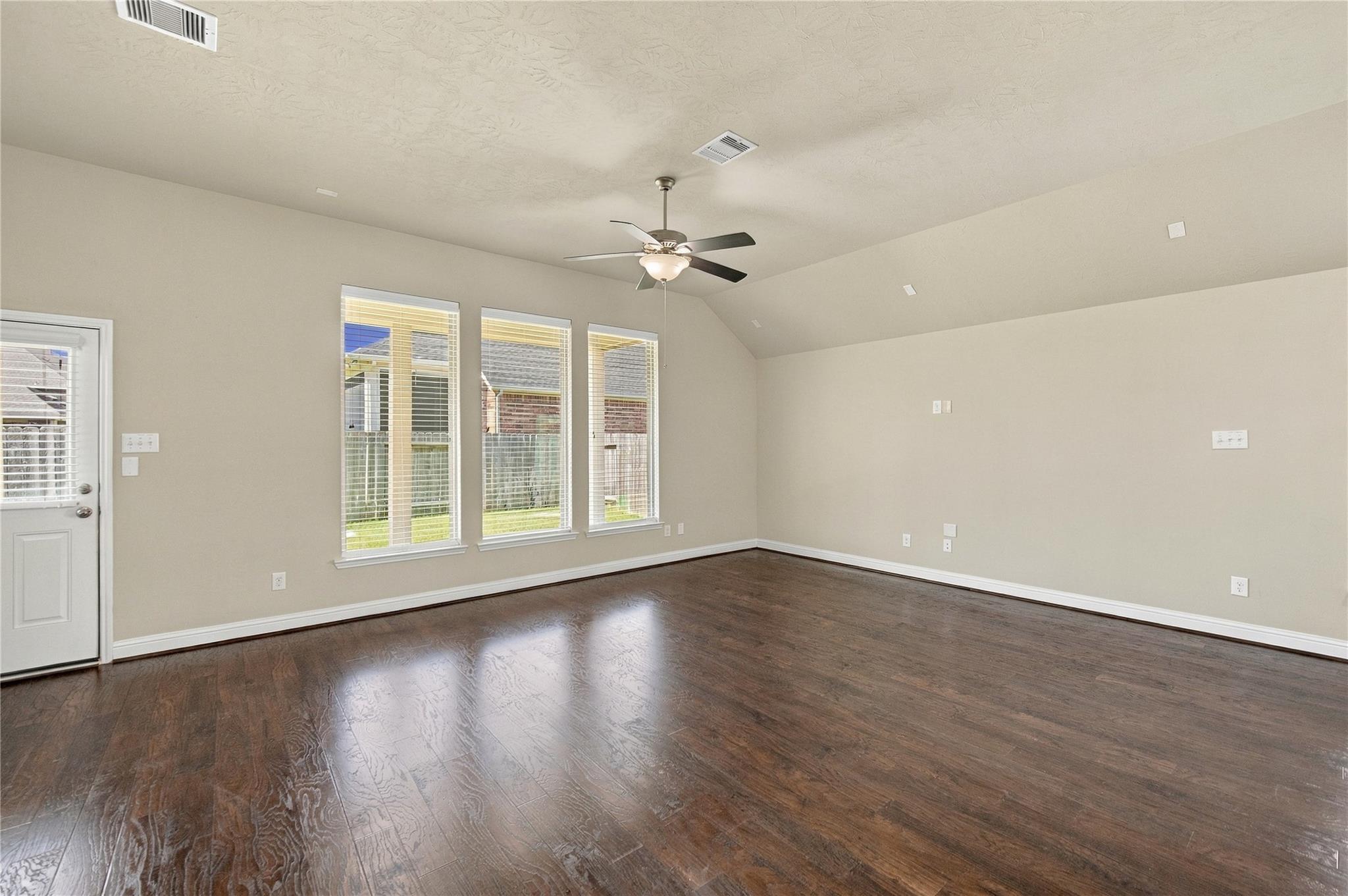 8119 W Pine Creek Bend, Cypress Tx 77433 Property Photo 7