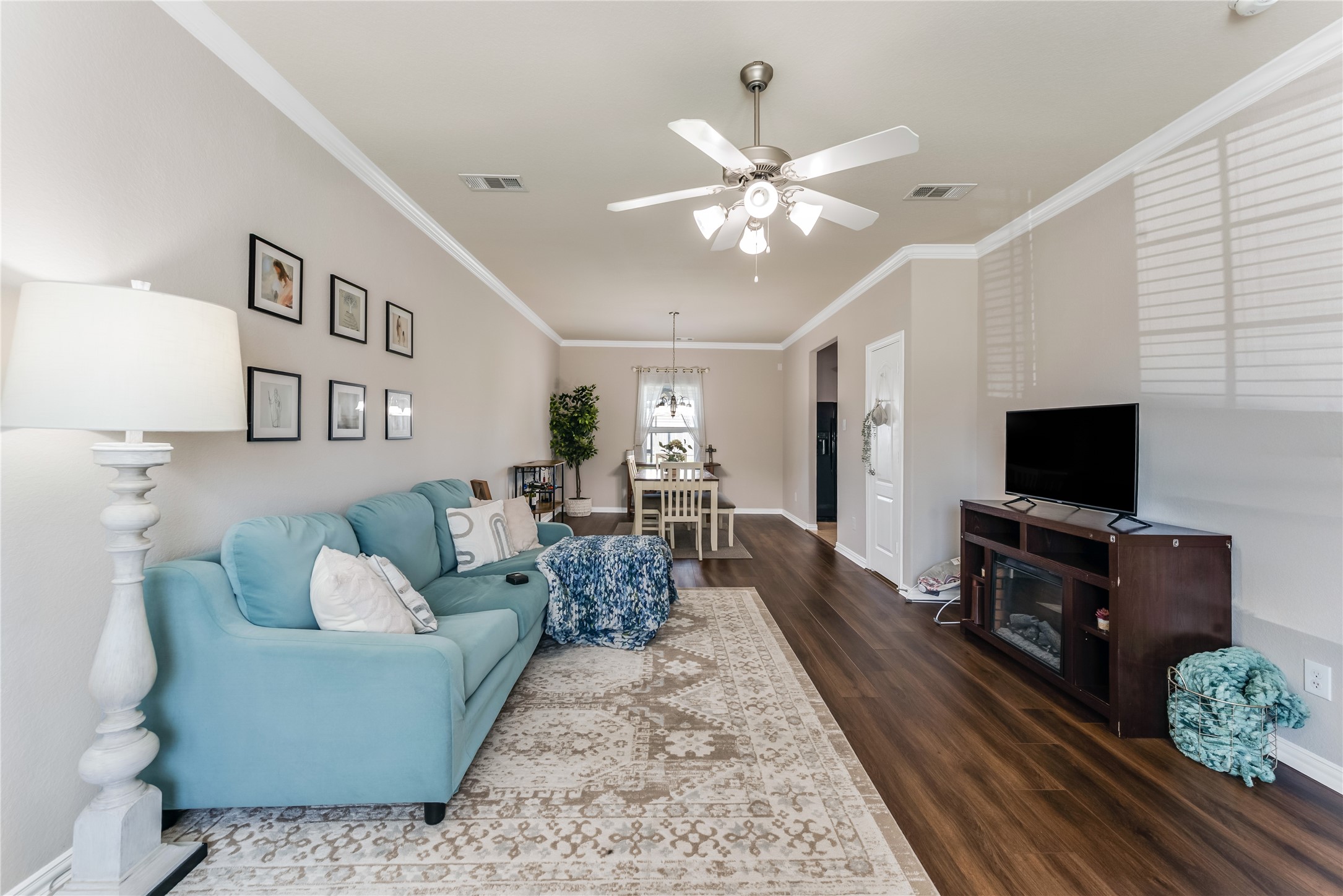 512 Forest Village Circle Property Photo 3