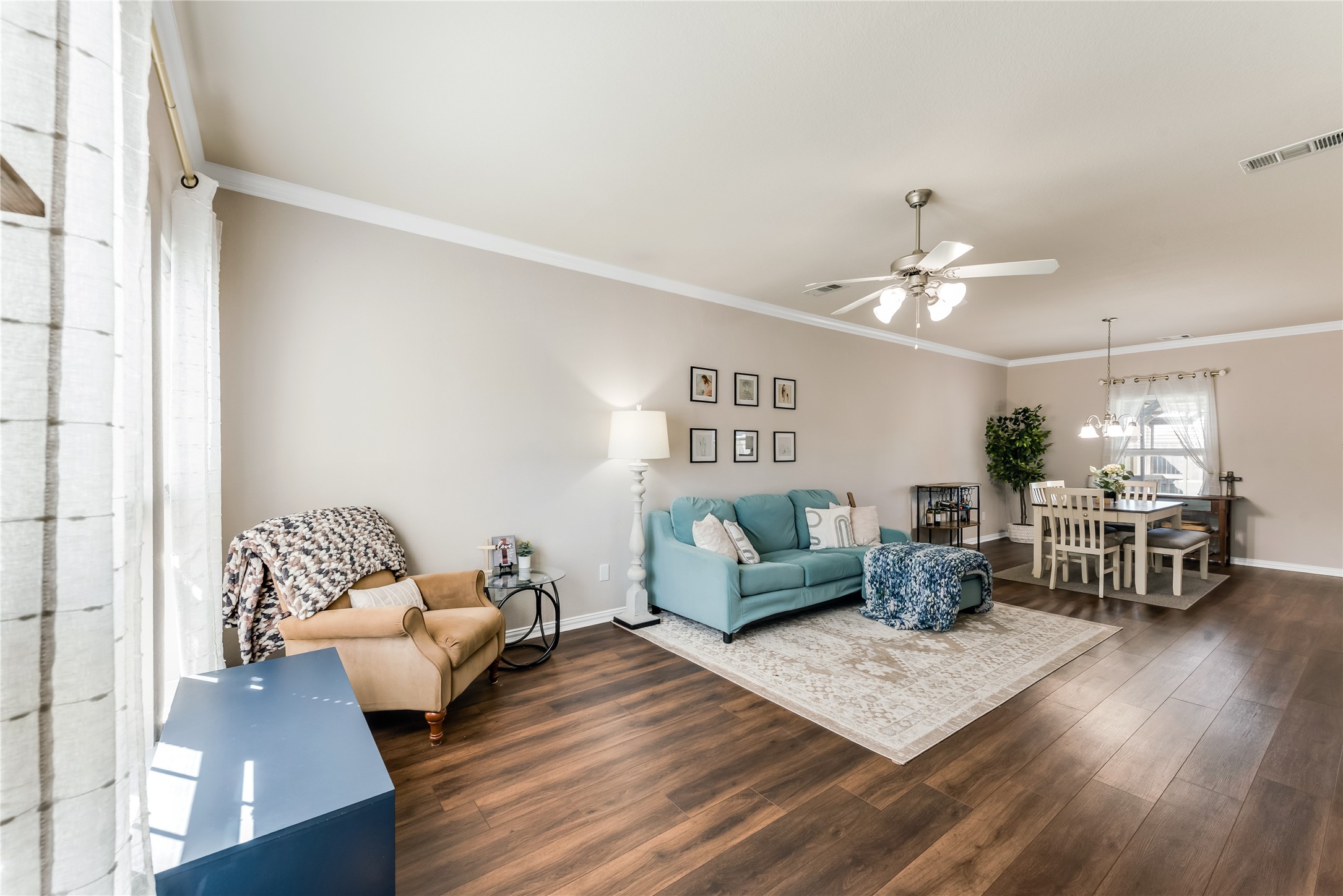 512 Forest Village Circle Property Photo 4