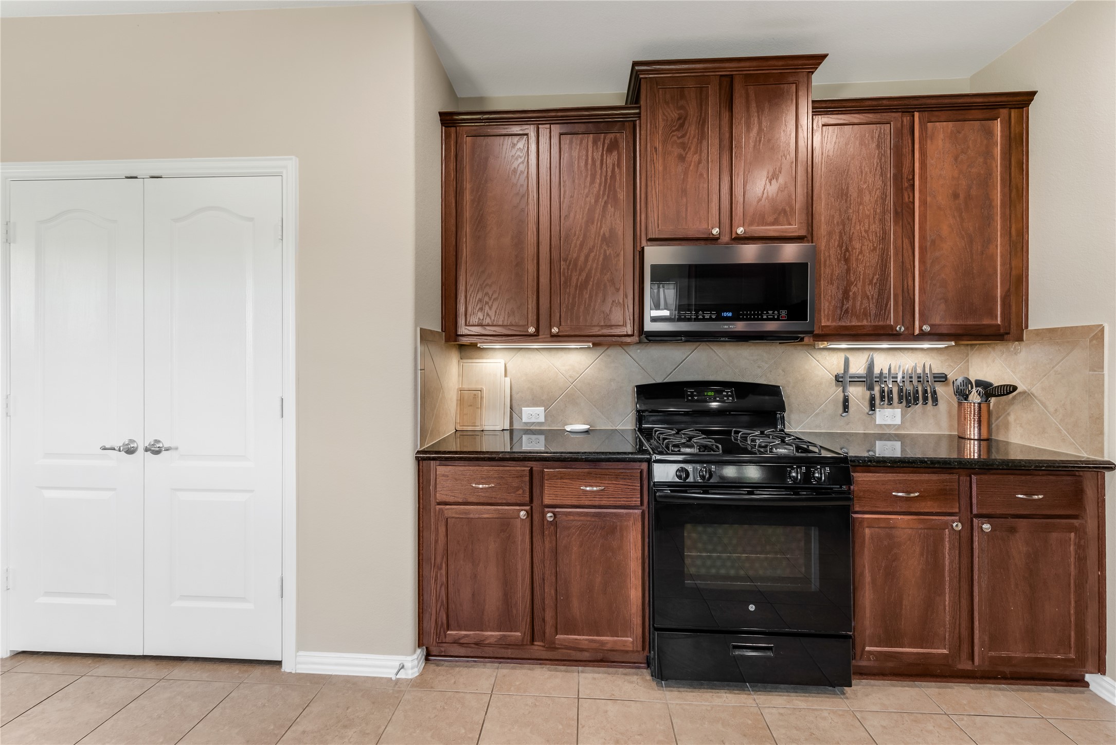 512 Forest Village Circle Property Photo 14