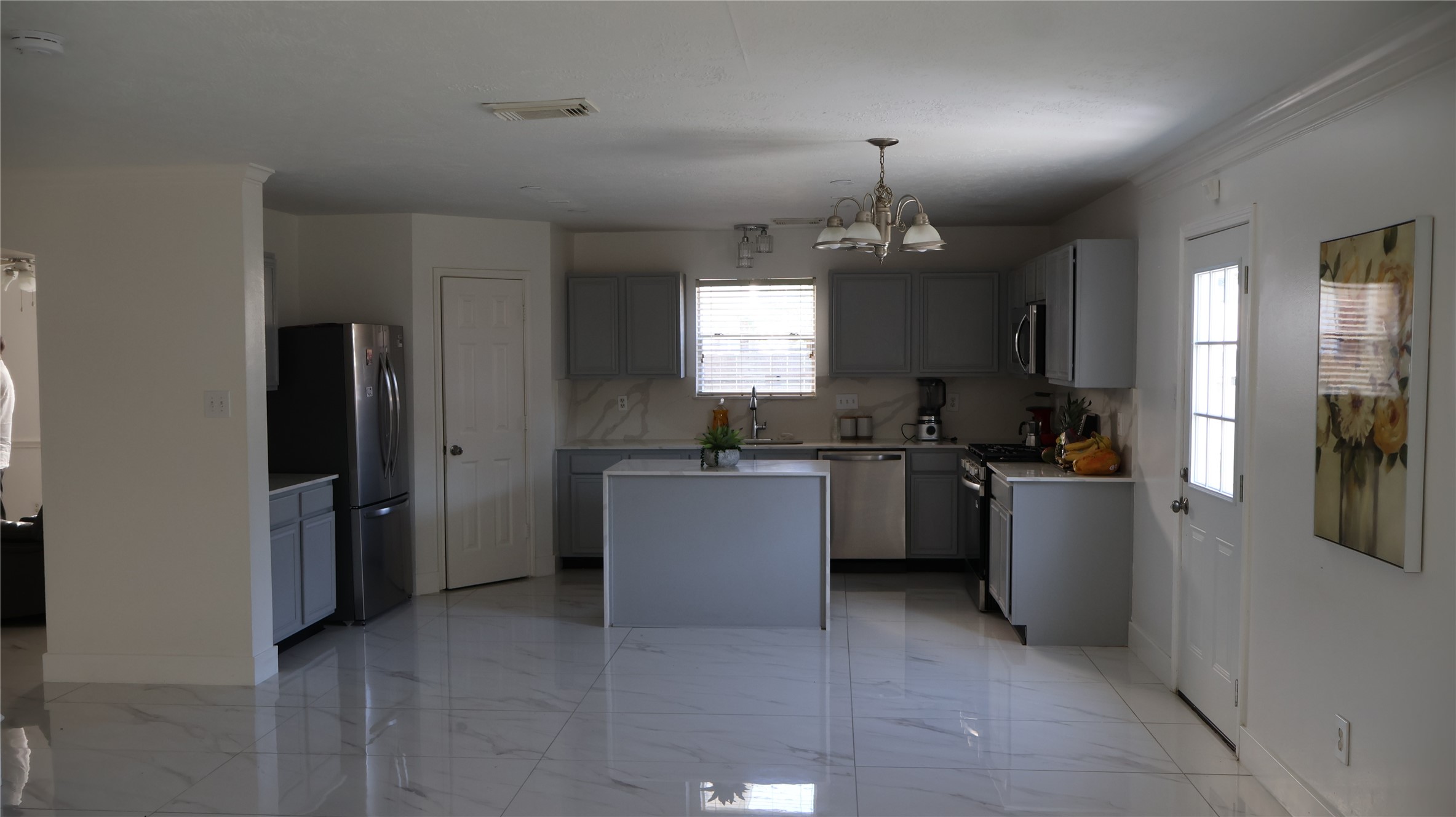 710 Hidden Ridge W Property Photo 3