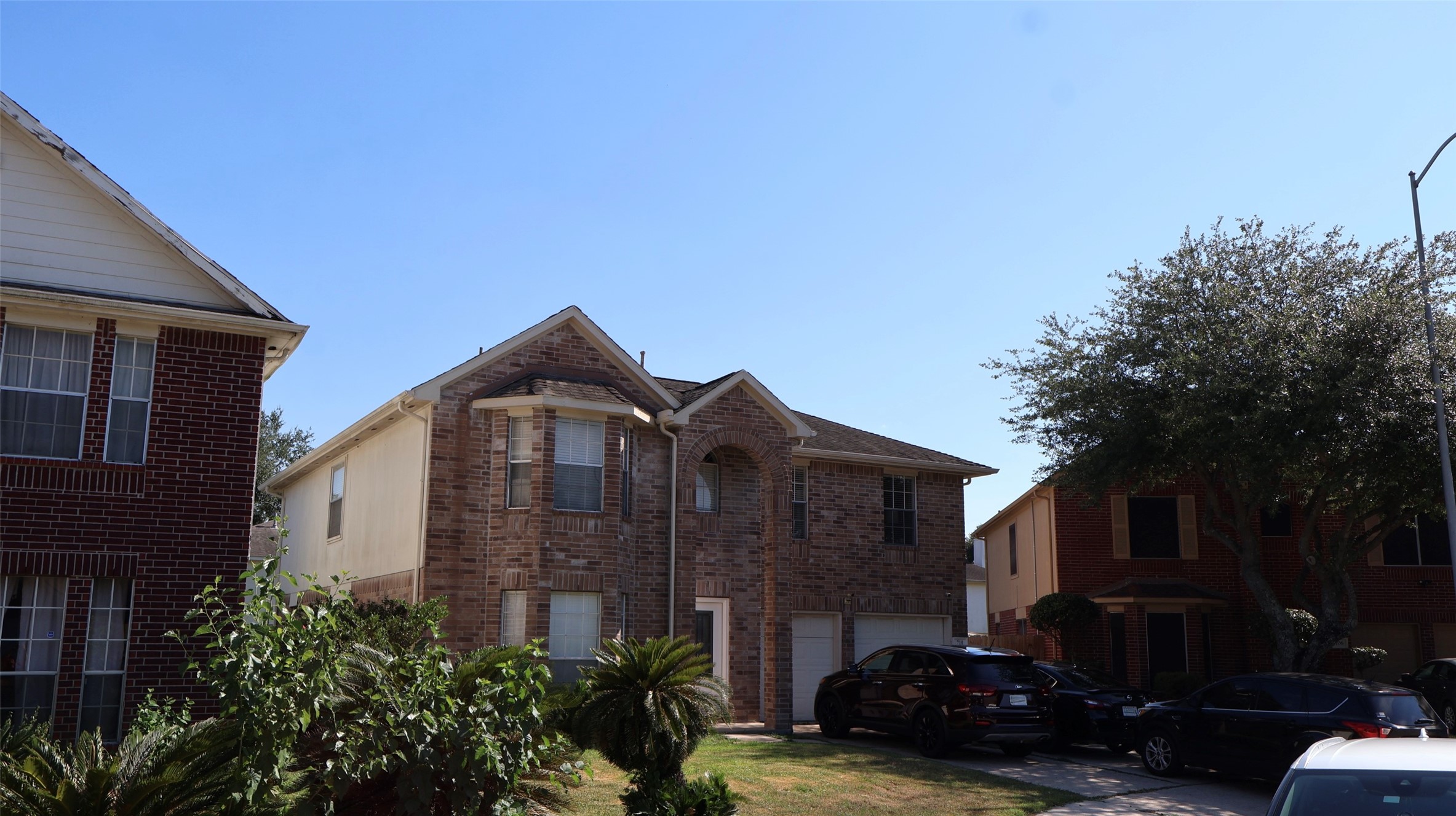 710 Hidden Ridge W Property Photo 4