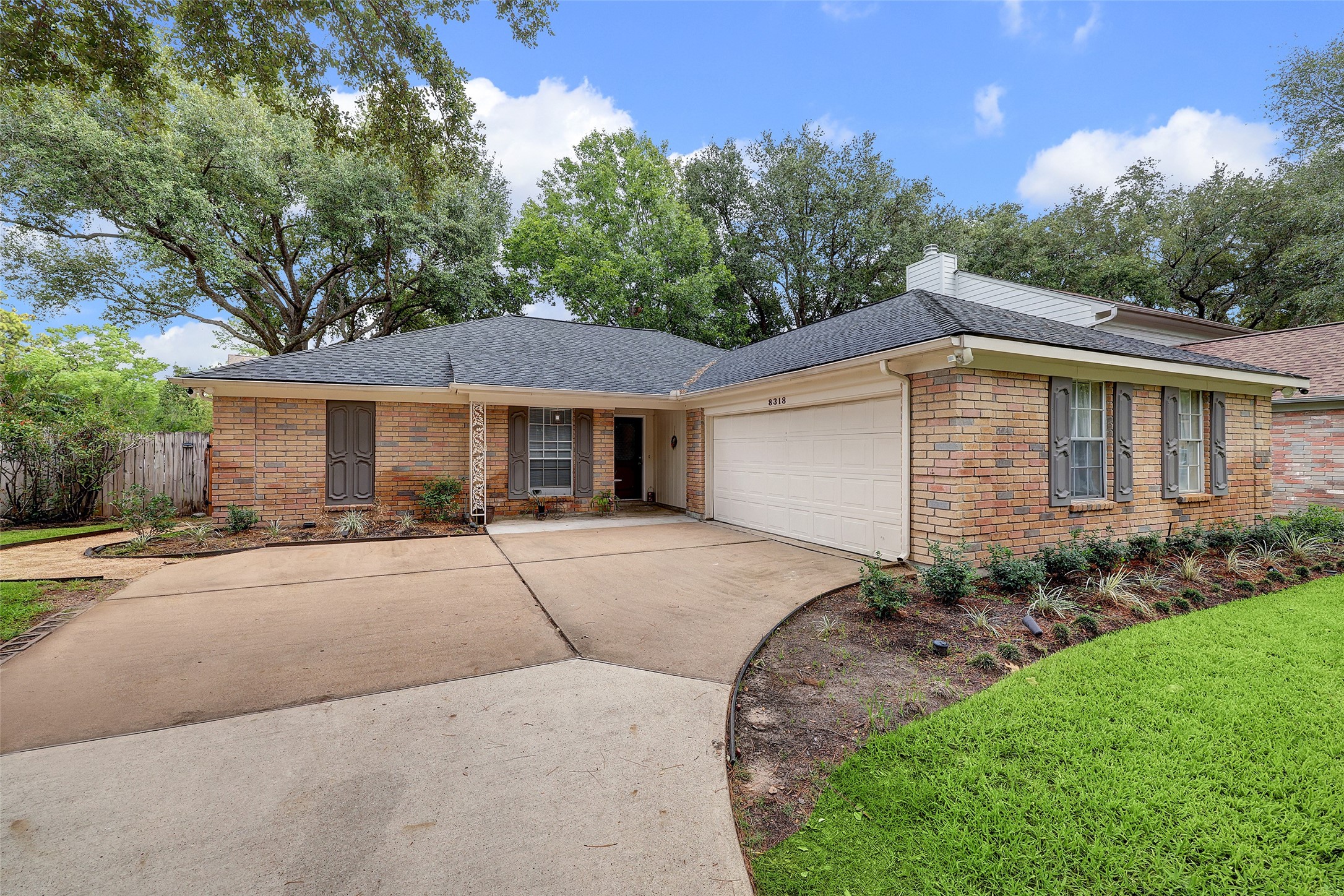 8318 Hot Springs Drive Property Photo 1