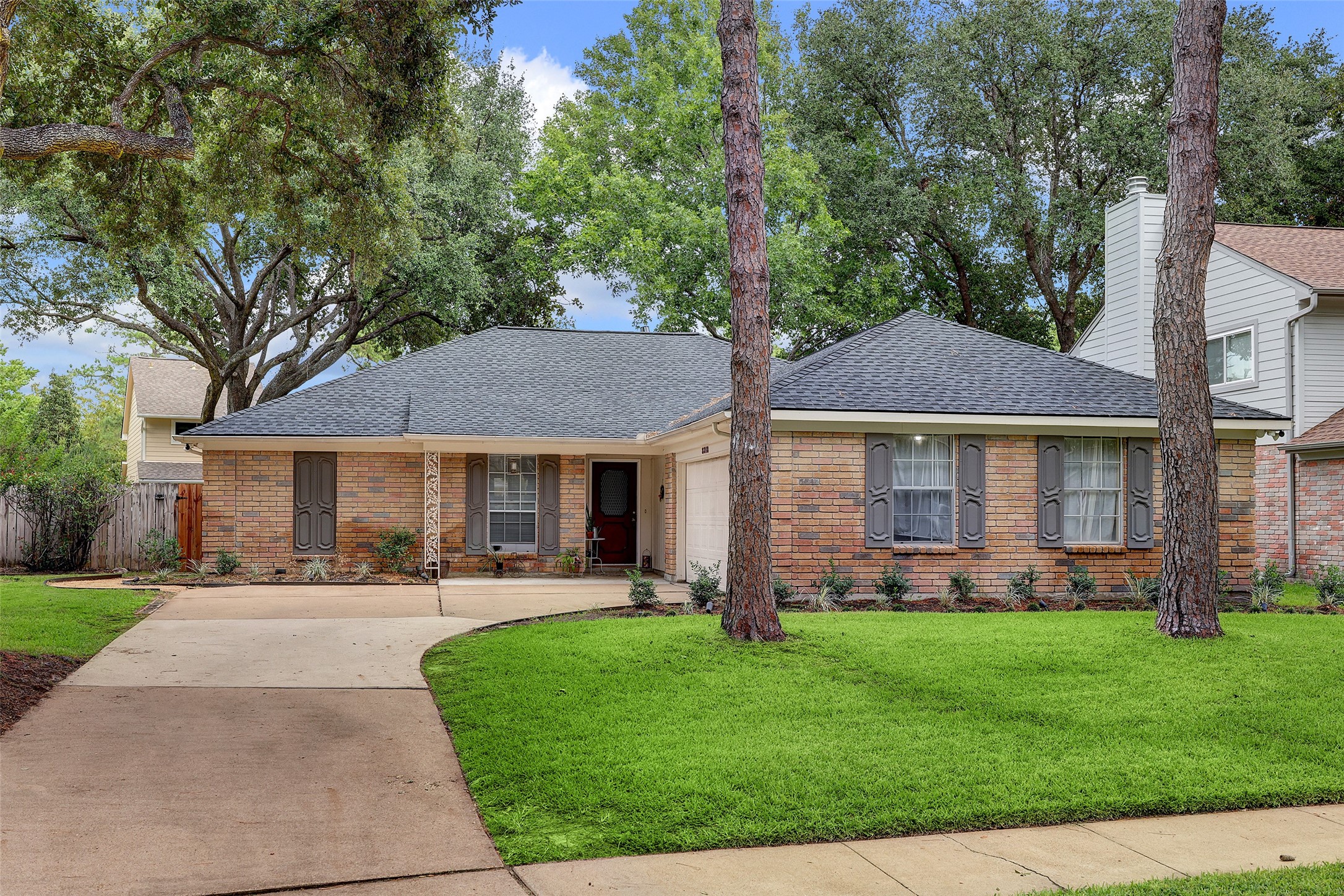 8318 Hot Springs Drive Property Photo 2