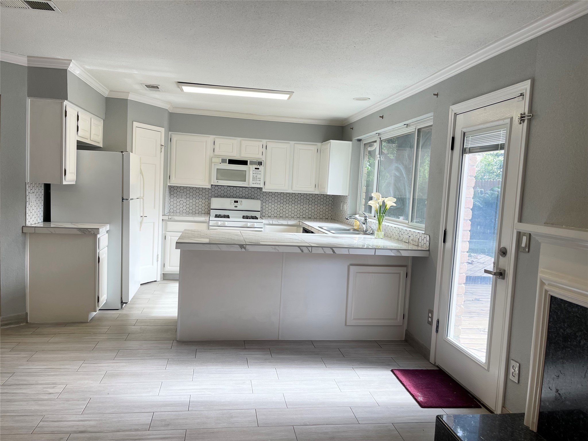 8318 Hot Springs Drive Property Photo 4
