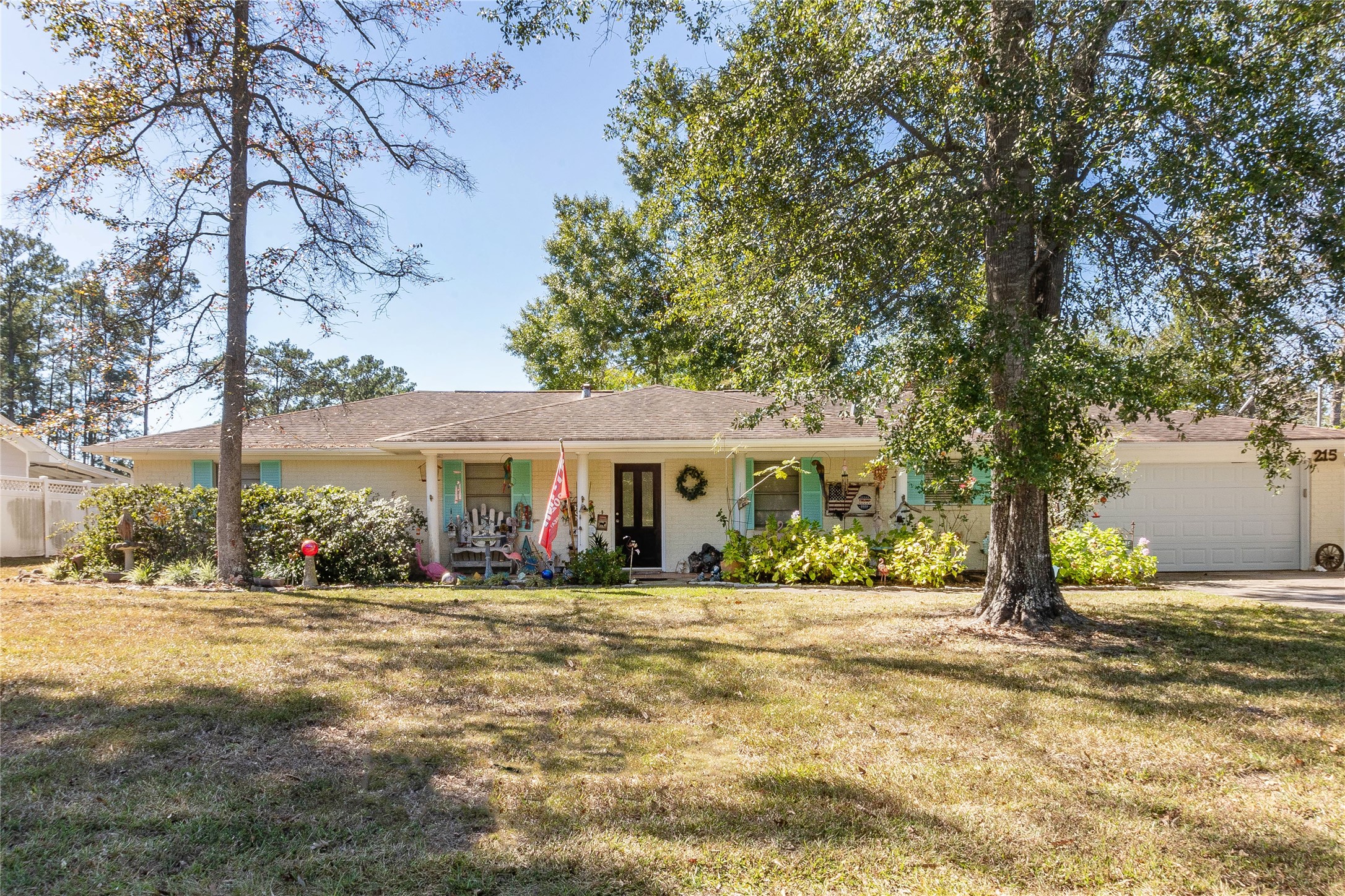 215 Wildwood Drive W Property Photo 1