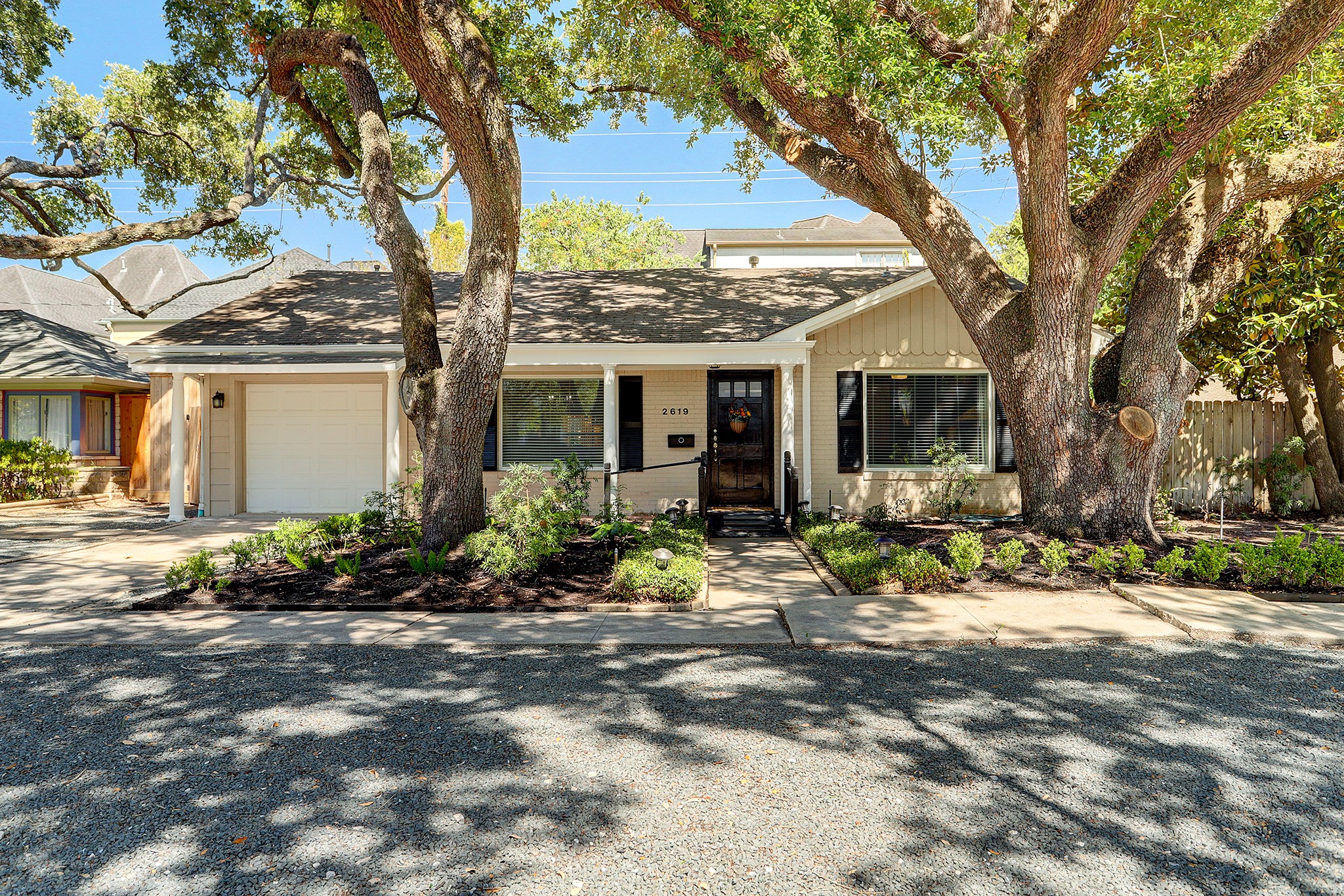 2619 Eastgrove Lane Property Photo 2