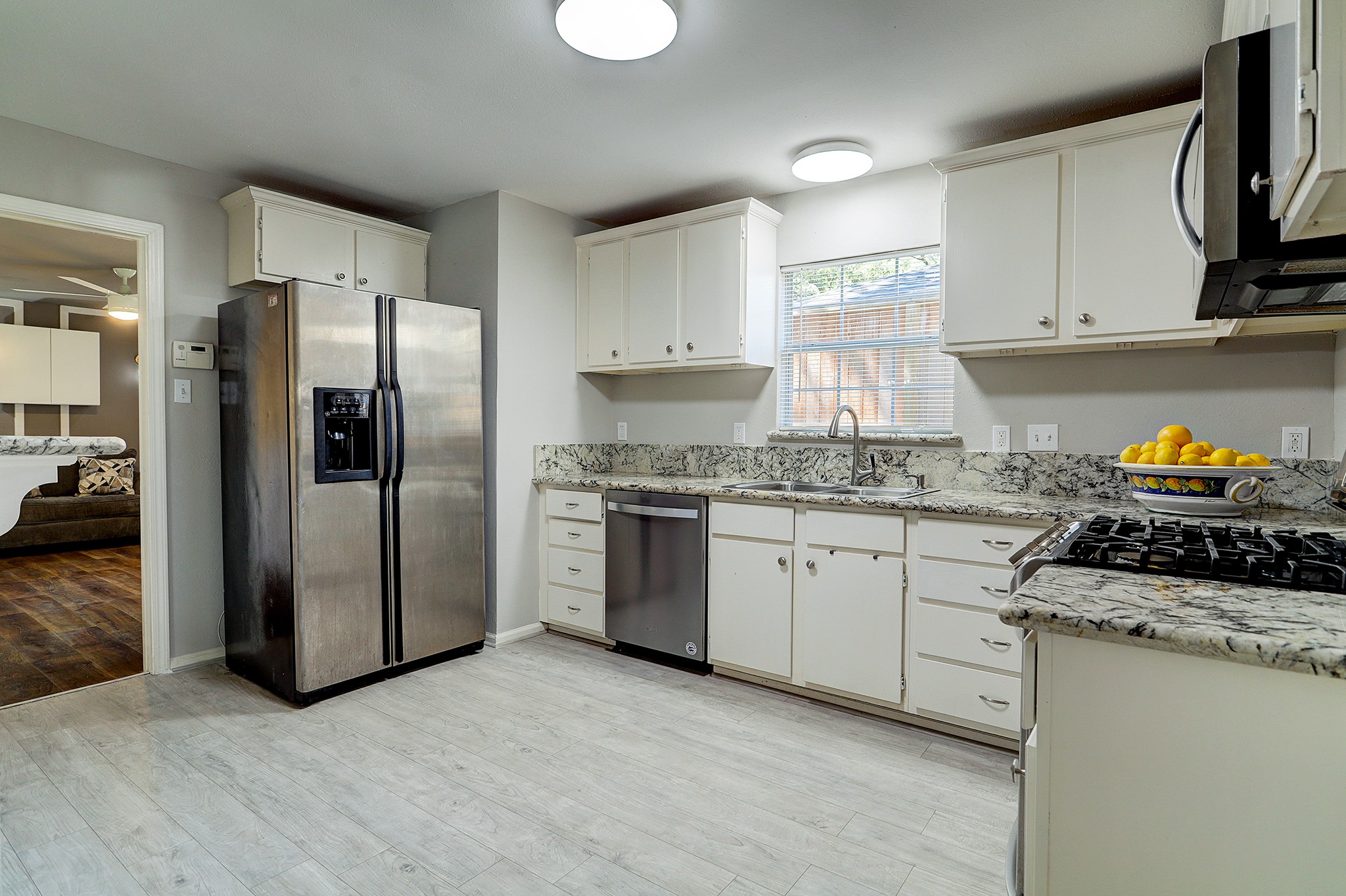 2619 Eastgrove Lane Property Photo 8