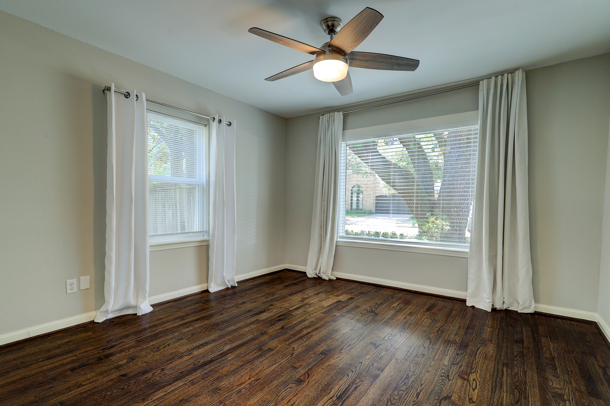 2619 Eastgrove Lane Property Photo 12