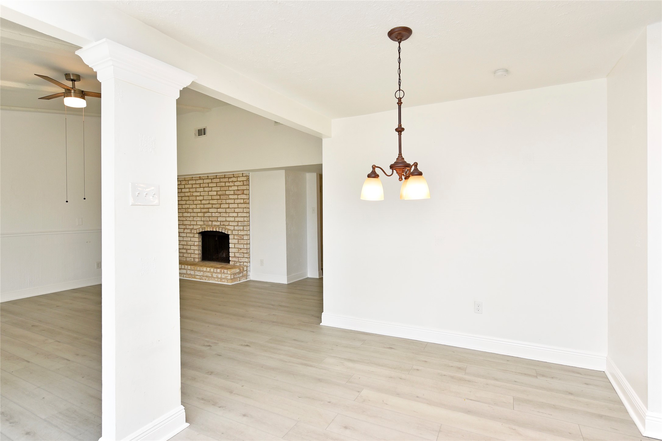 2207 Woodglen Drive Property Photo 6