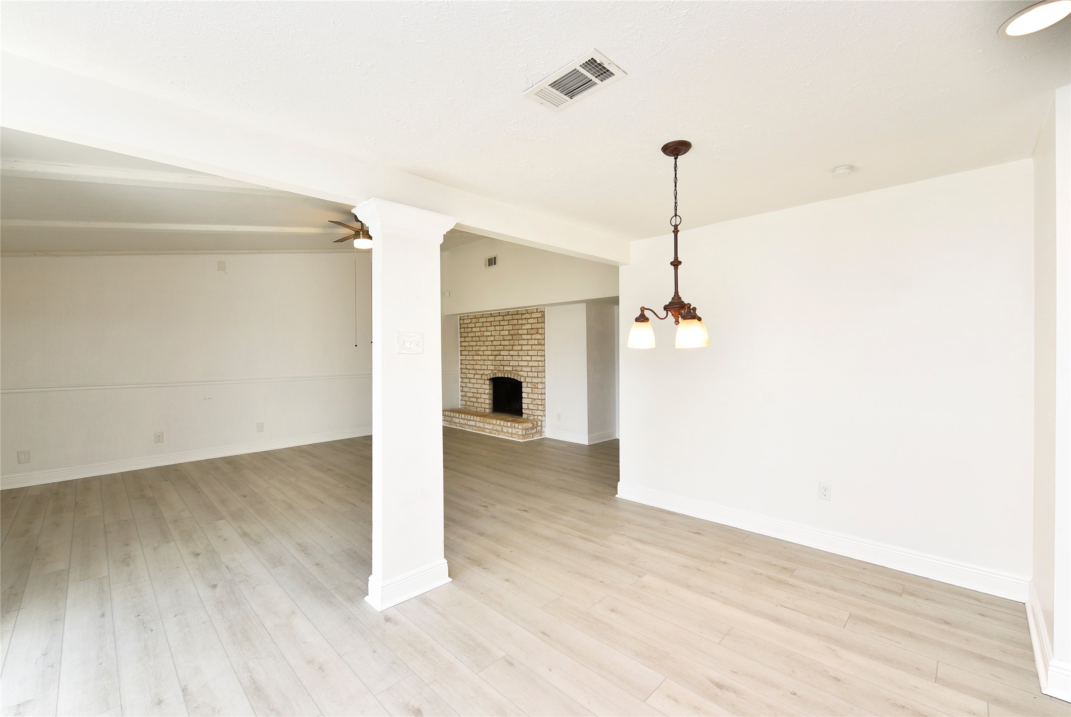 2207 Woodglen Drive Property Photo 7