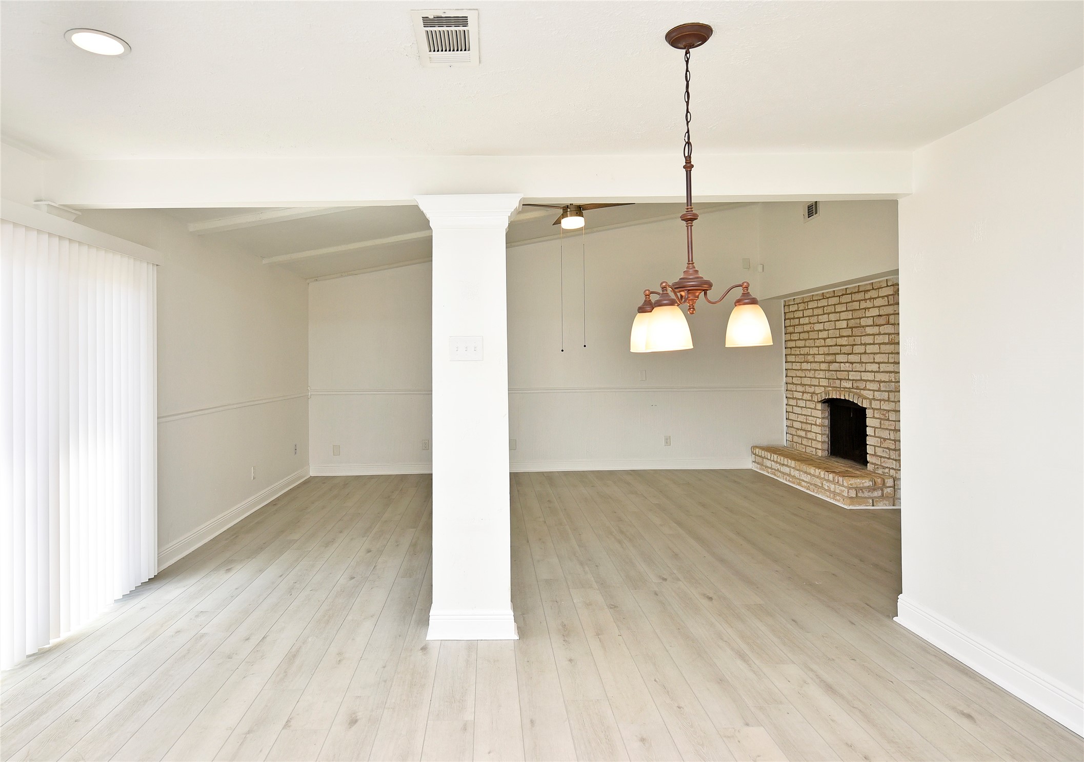 2207 Woodglen Drive Property Photo 8