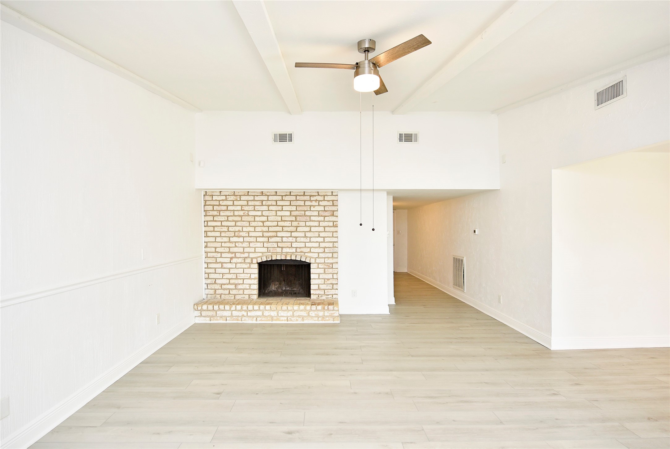 2207 Woodglen Drive Property Photo 9