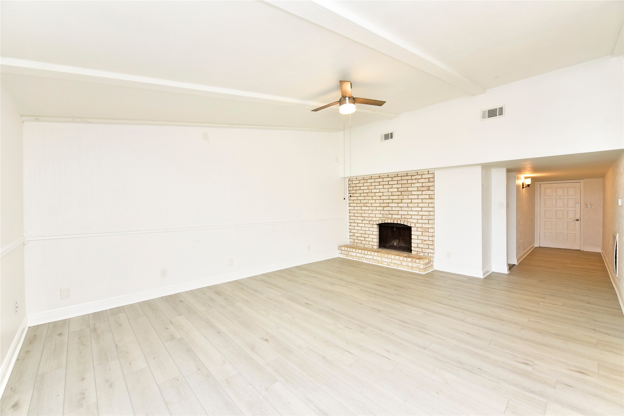2207 Woodglen Drive Property Photo 10