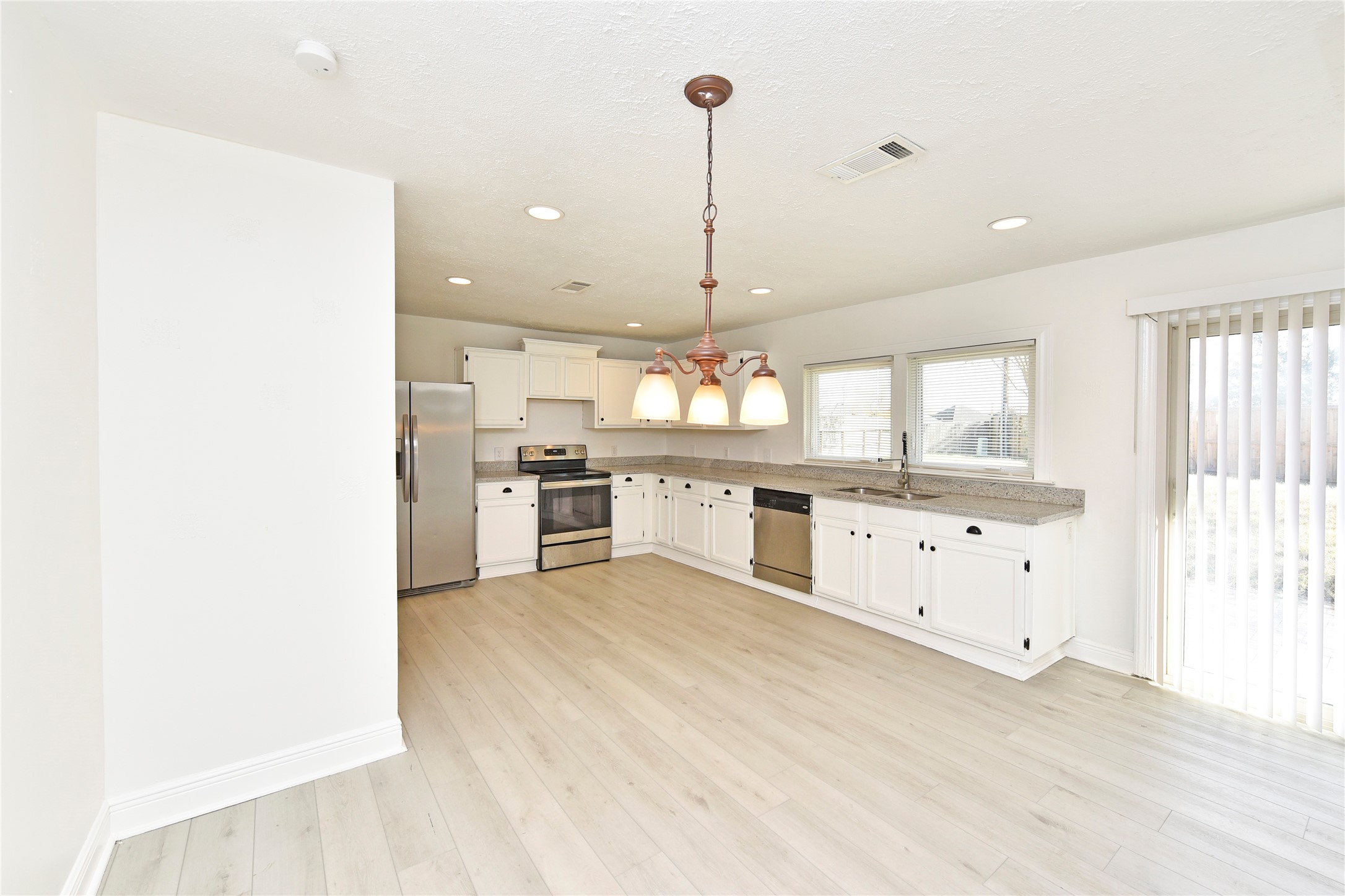 2207 Woodglen Drive Property Photo 15