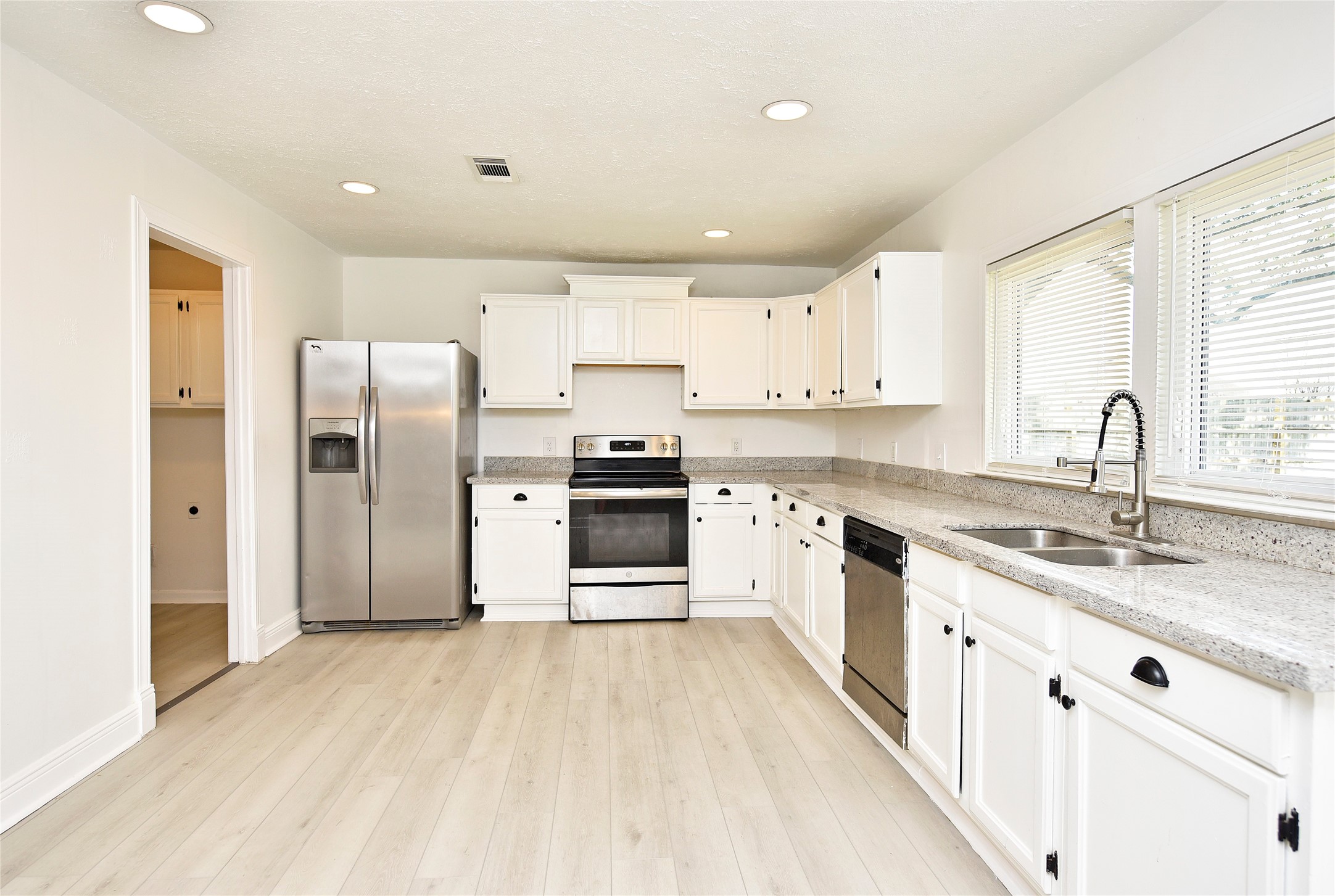 2207 Woodglen Drive Property Photo 16
