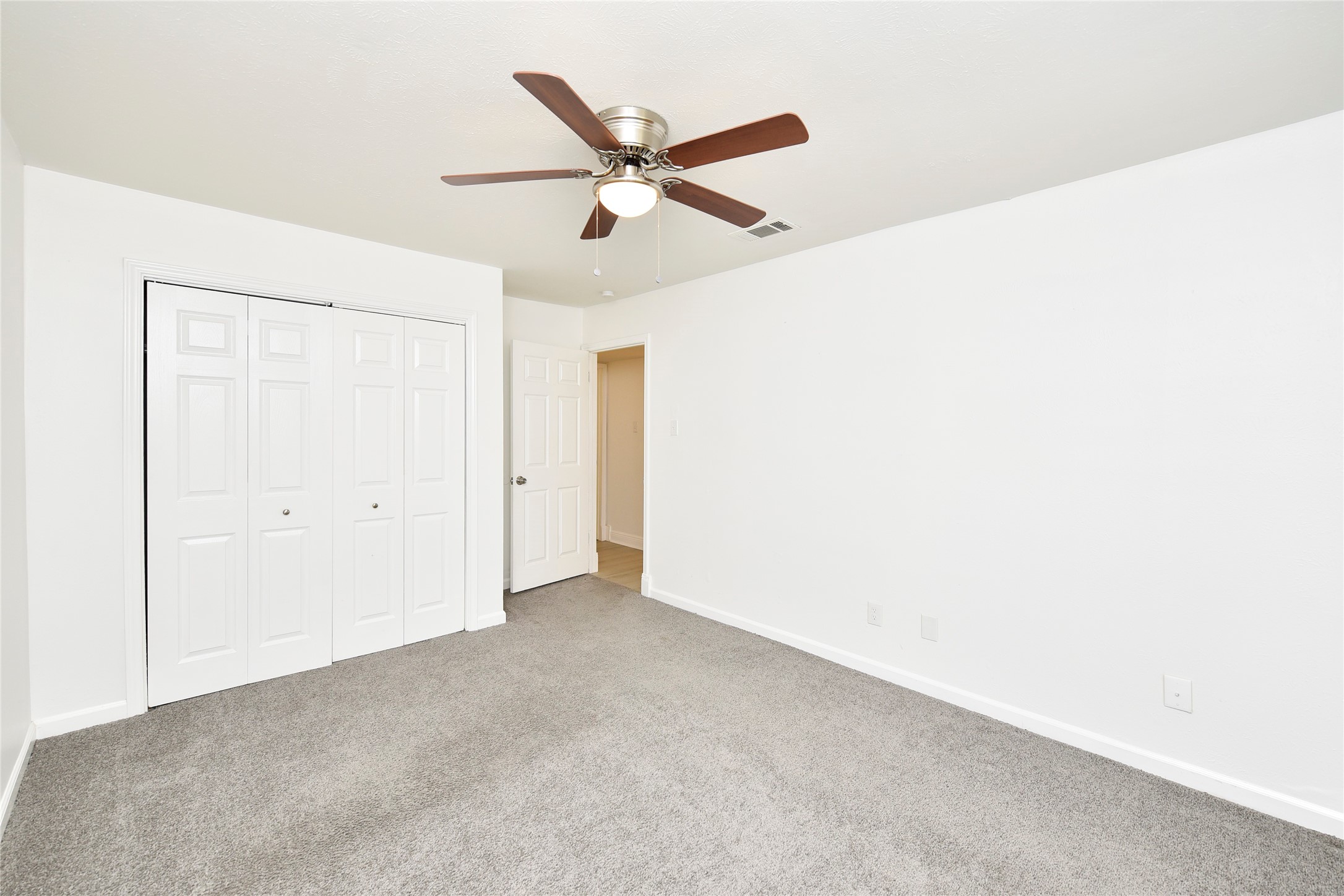 2207 Woodglen Drive Property Photo 17