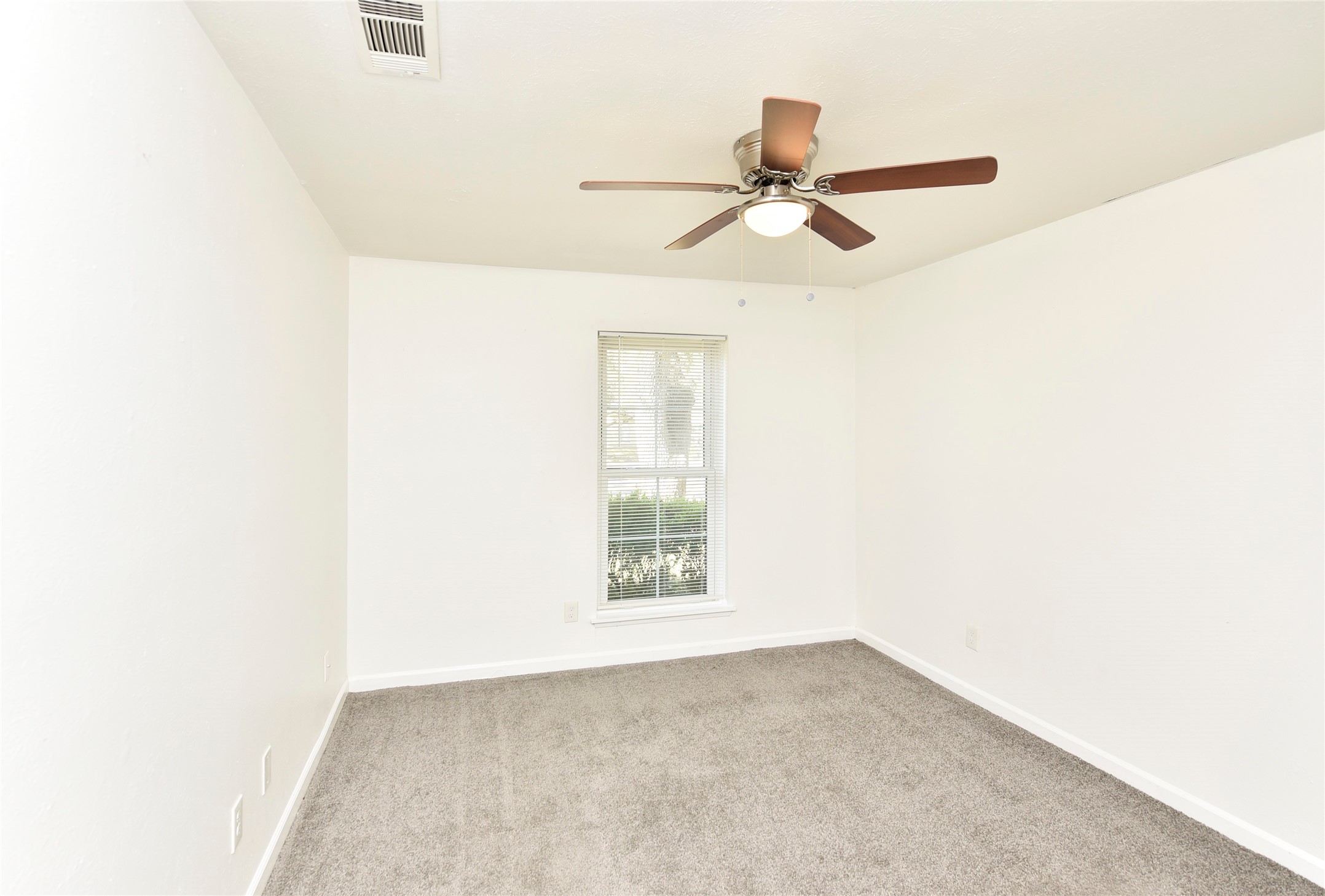 2207 Woodglen Drive Property Photo 18
