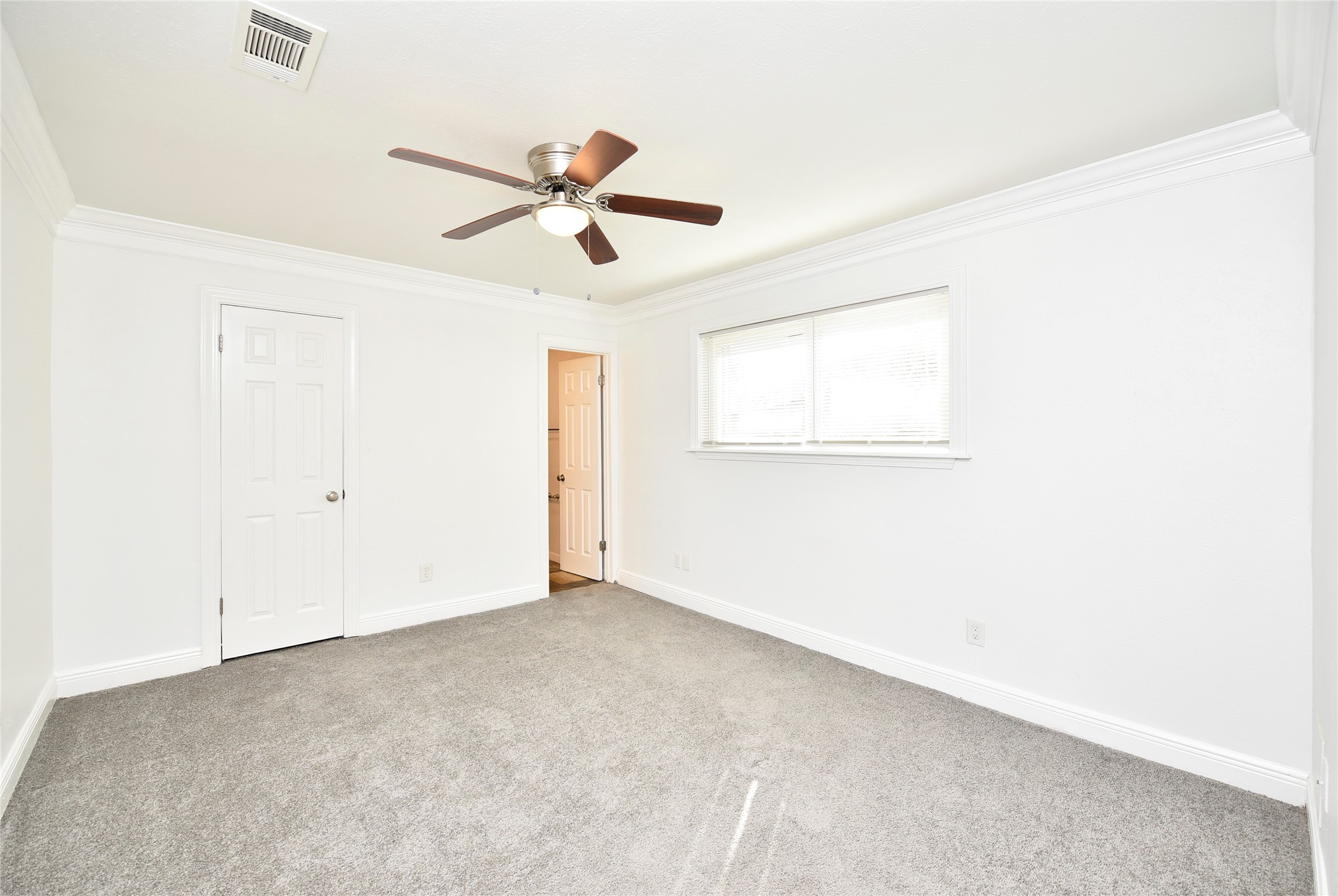 2207 Woodglen Drive Property Photo 21