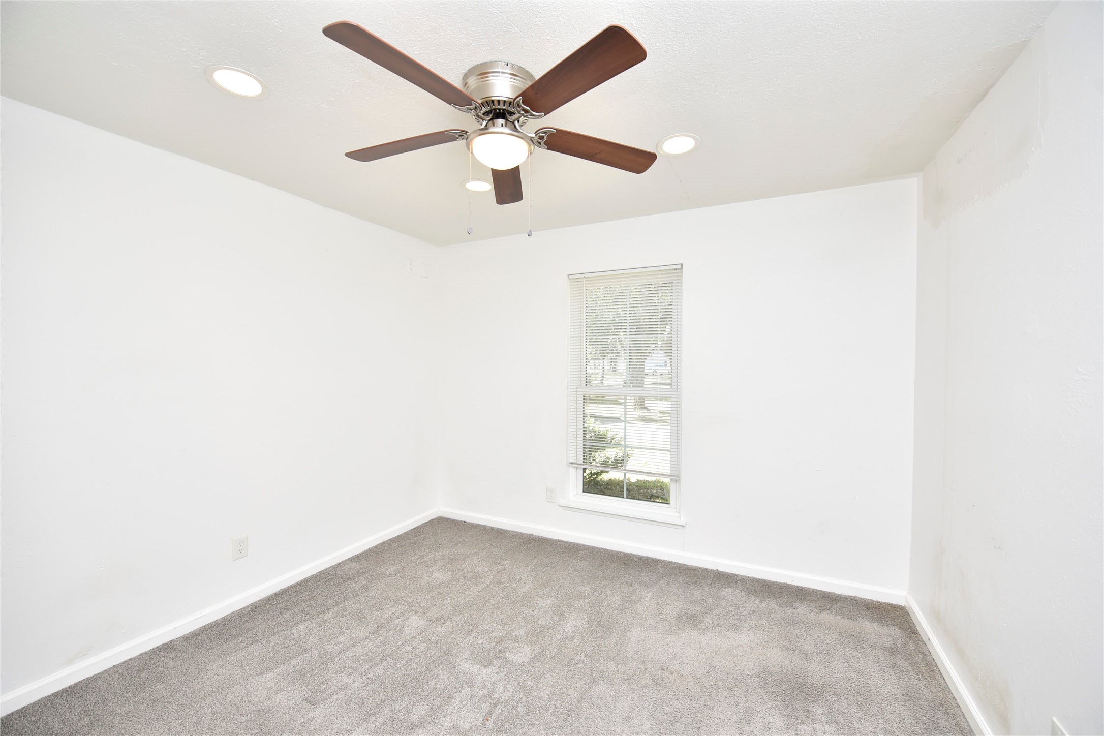 2207 Woodglen Drive Property Photo 23