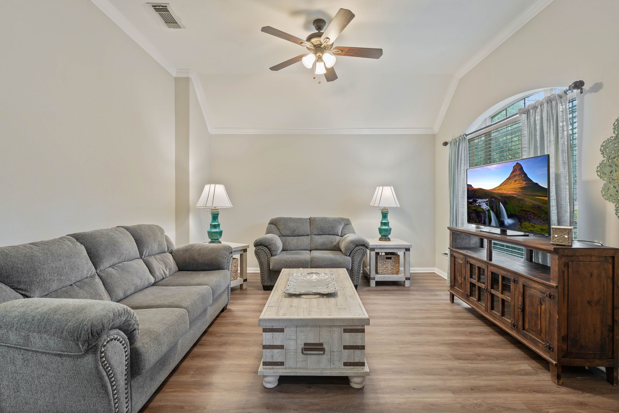 2504 N Yorkchase Lane Property Photo 8