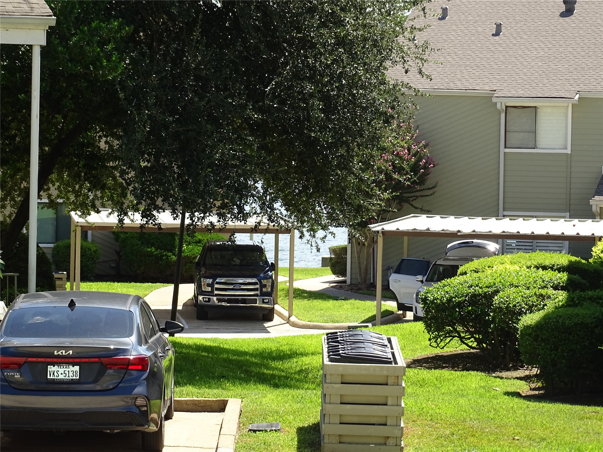 127 April Point Drive S Property Photo 22