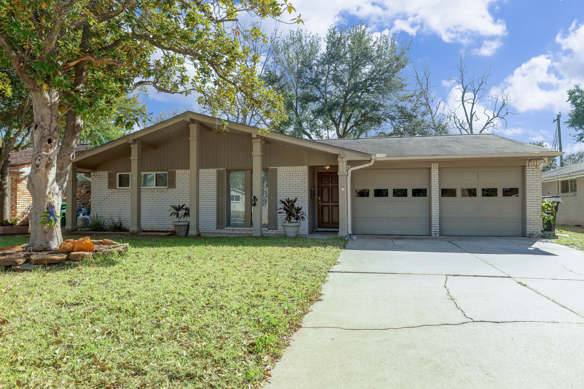 5827 Farwell Drive Property Photo 1