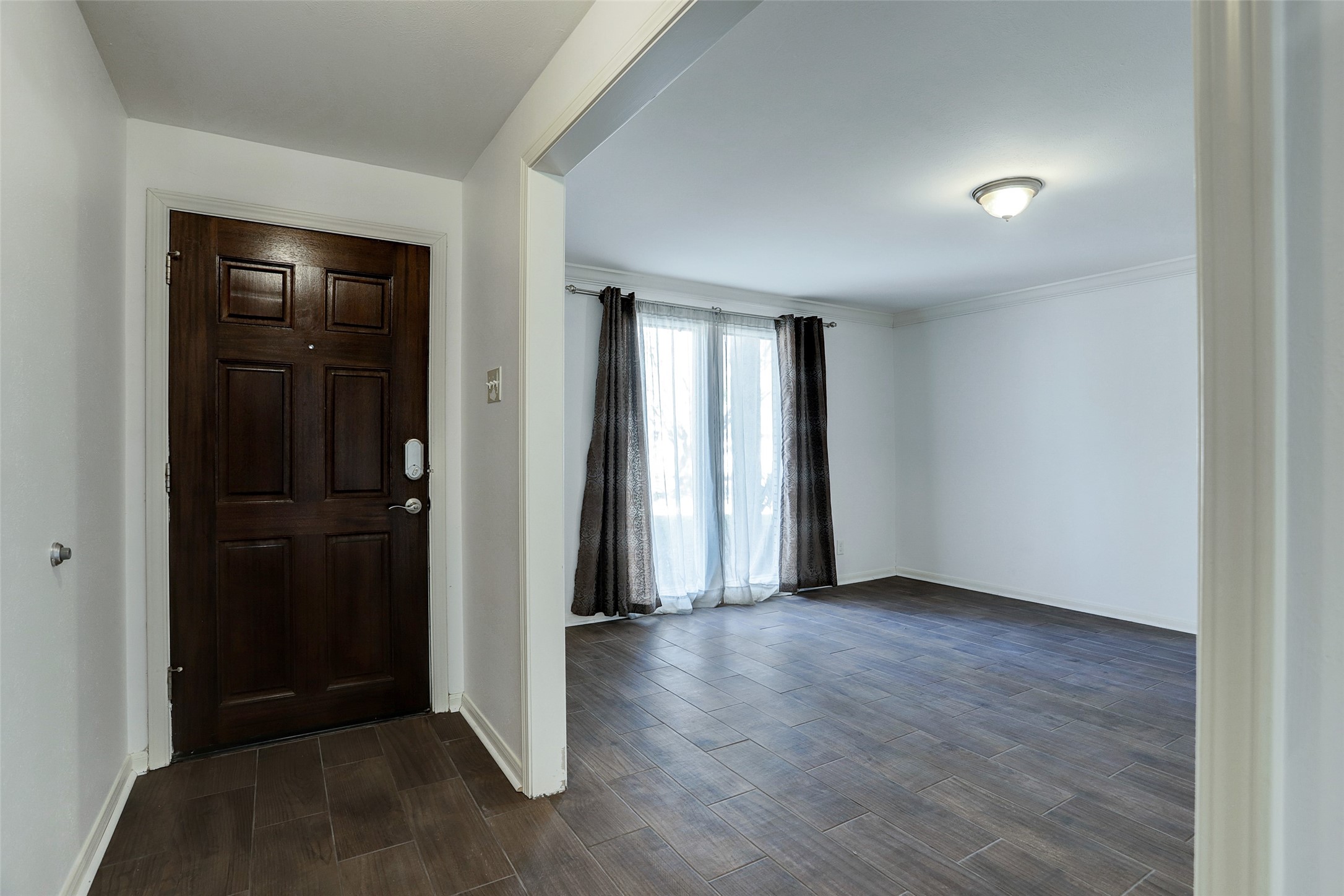 5827 Farwell Drive Property Photo 4