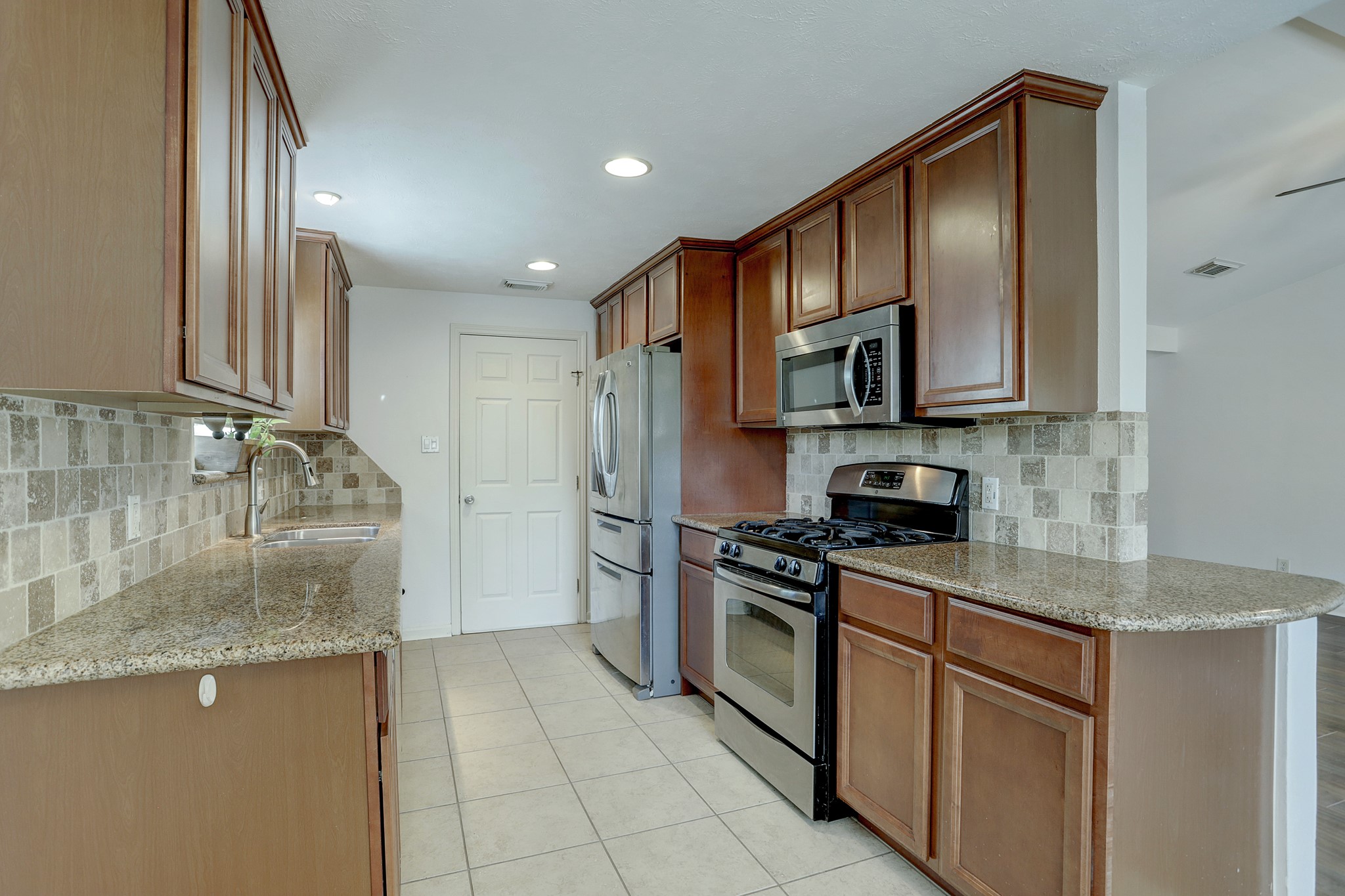 5827 Farwell Drive Property Photo 10
