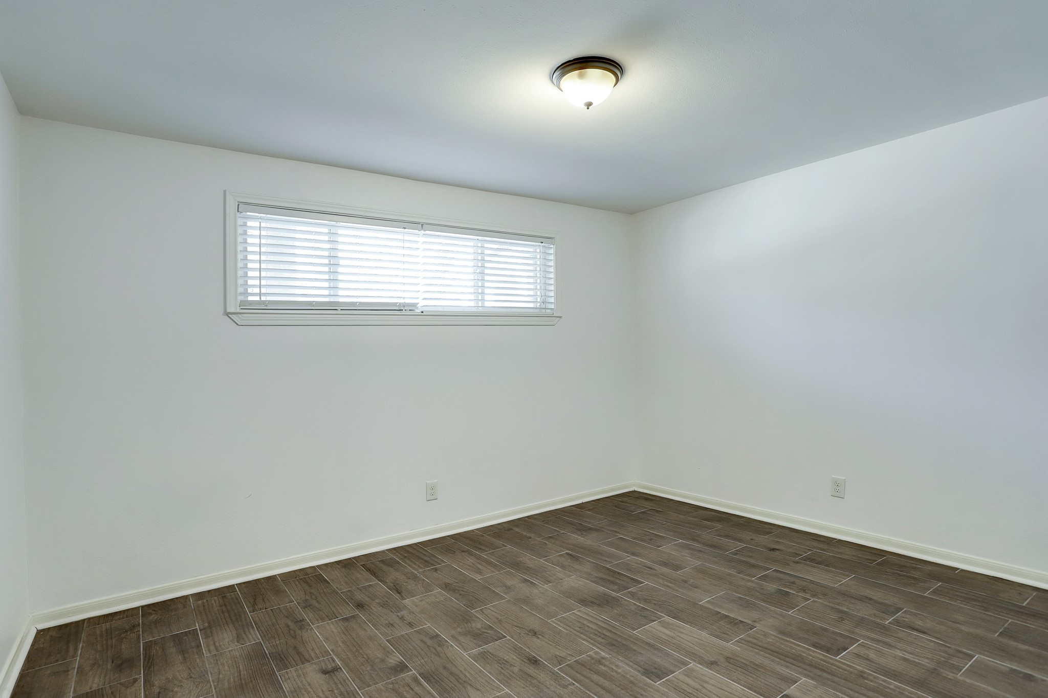 5827 Farwell Drive Property Photo 11