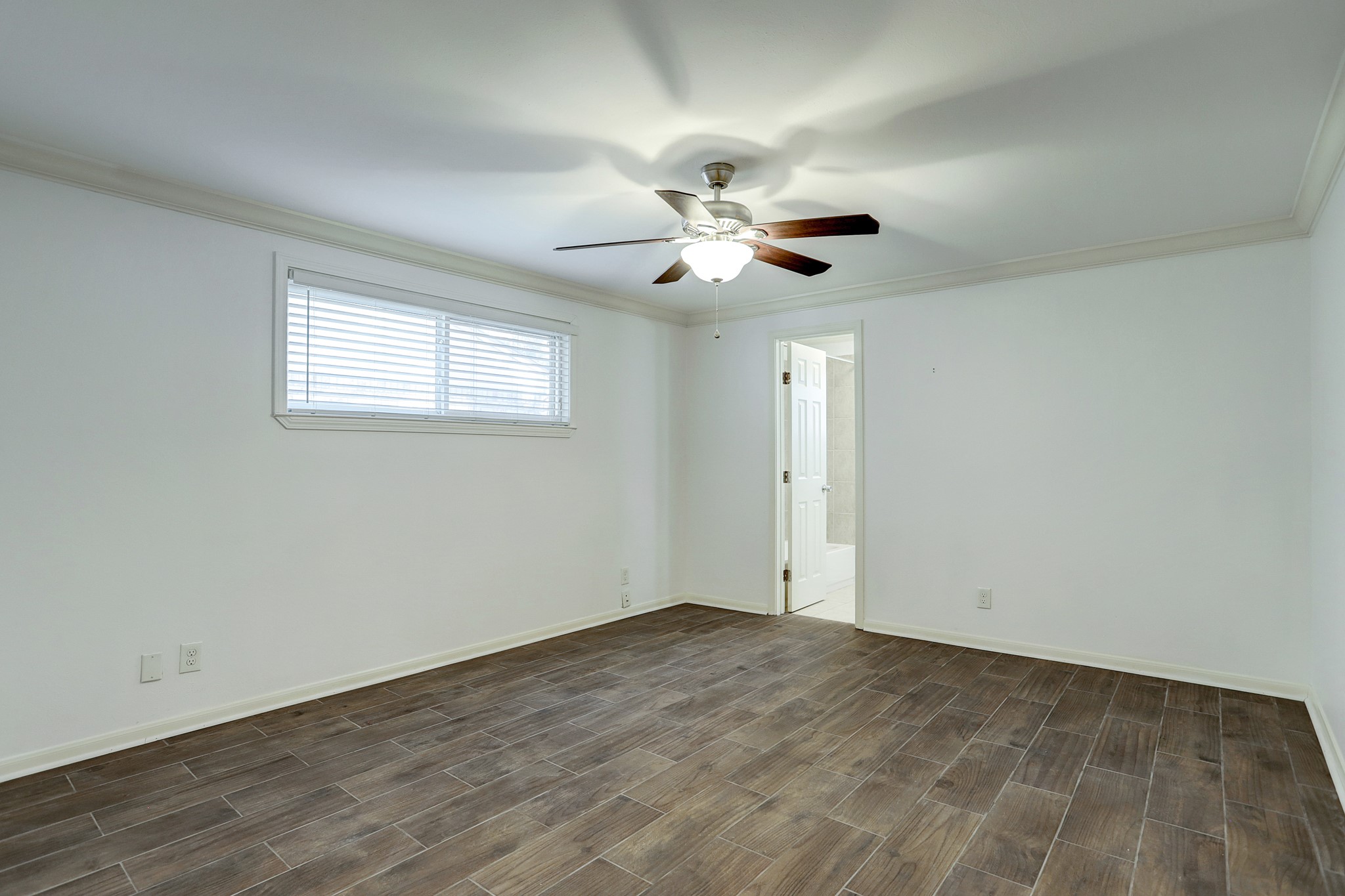 5827 Farwell Drive Property Photo 13
