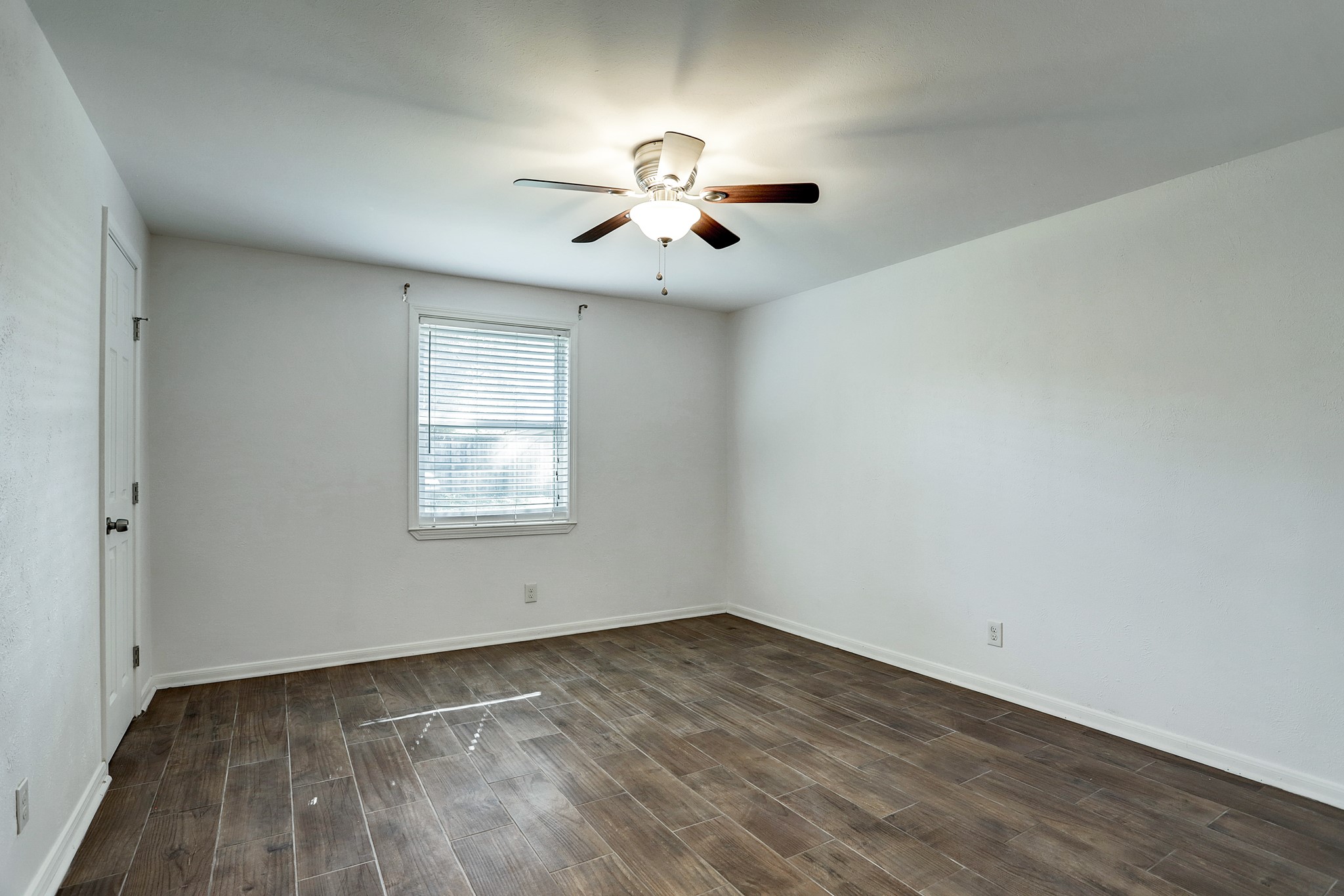 5827 Farwell Drive Property Photo 17