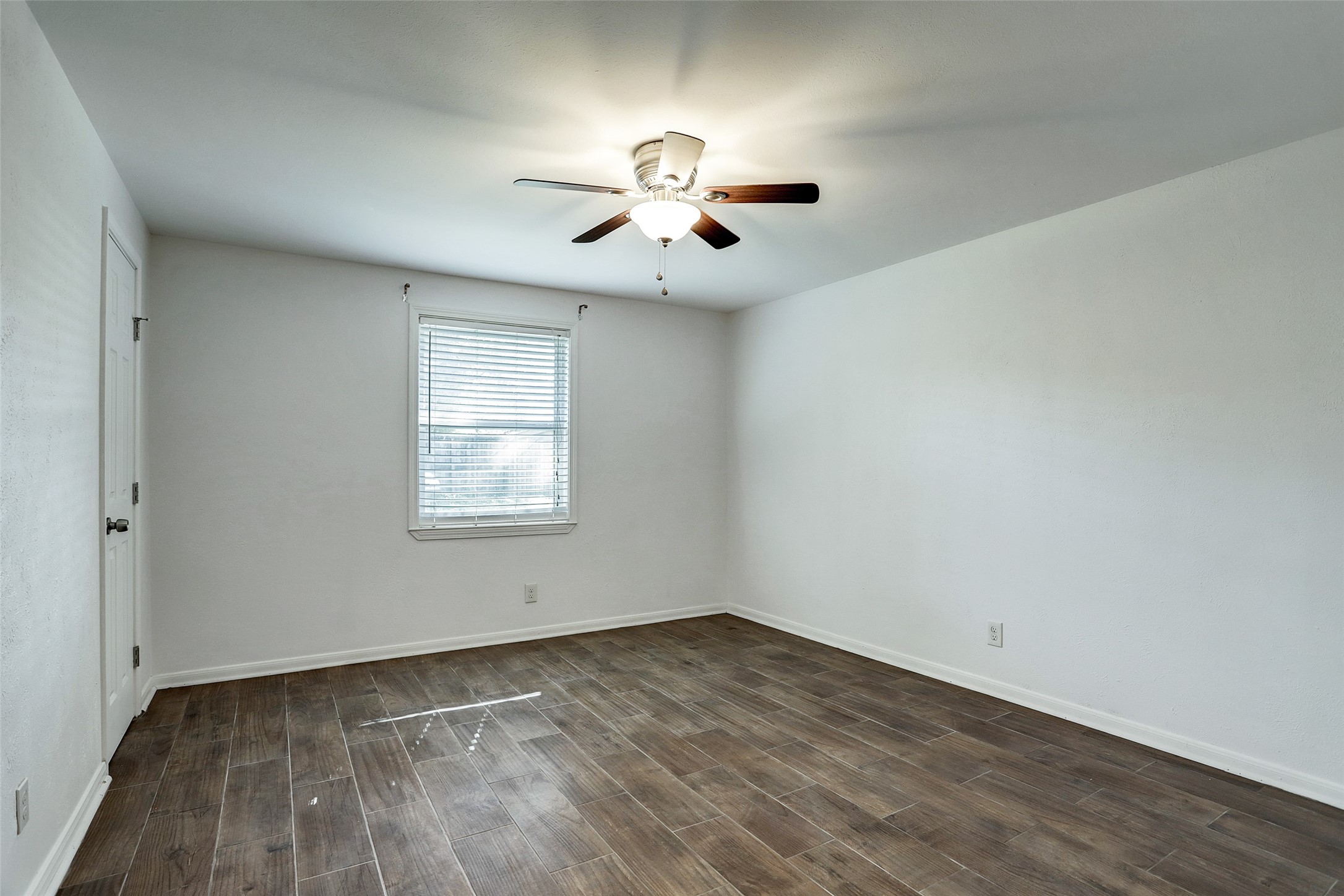 5827 Farwell Drive Property Photo 18