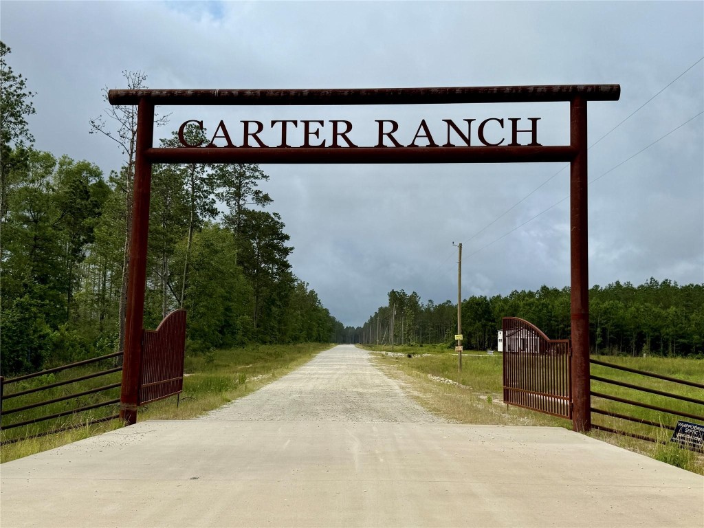 7990 Carter Ranch Road Property Photo 1