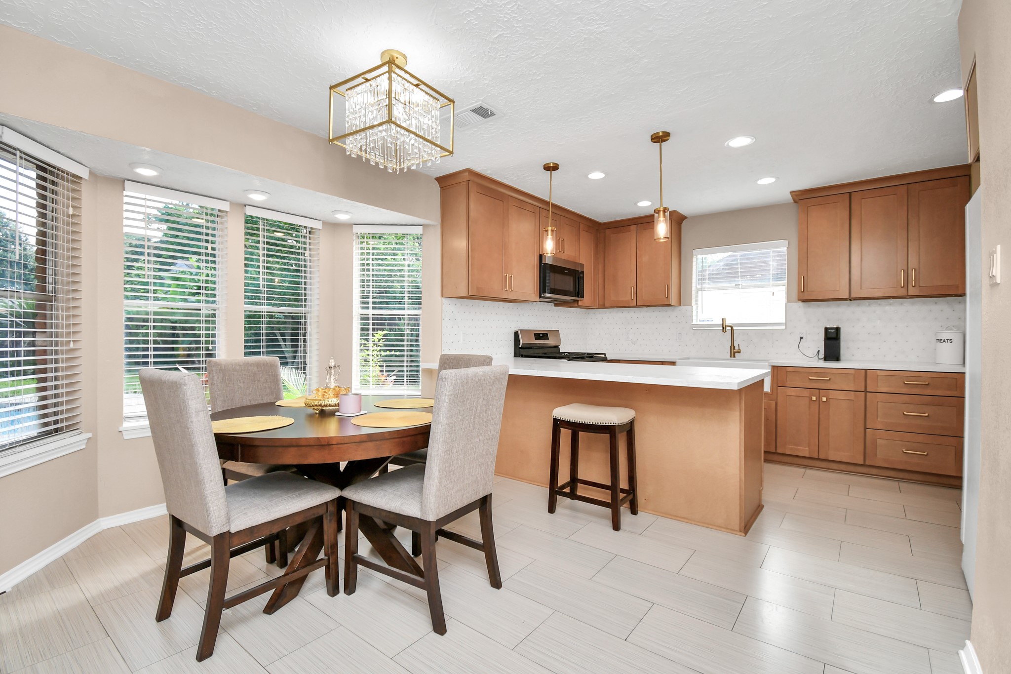 6827 La Puente Drive Property Photo 5